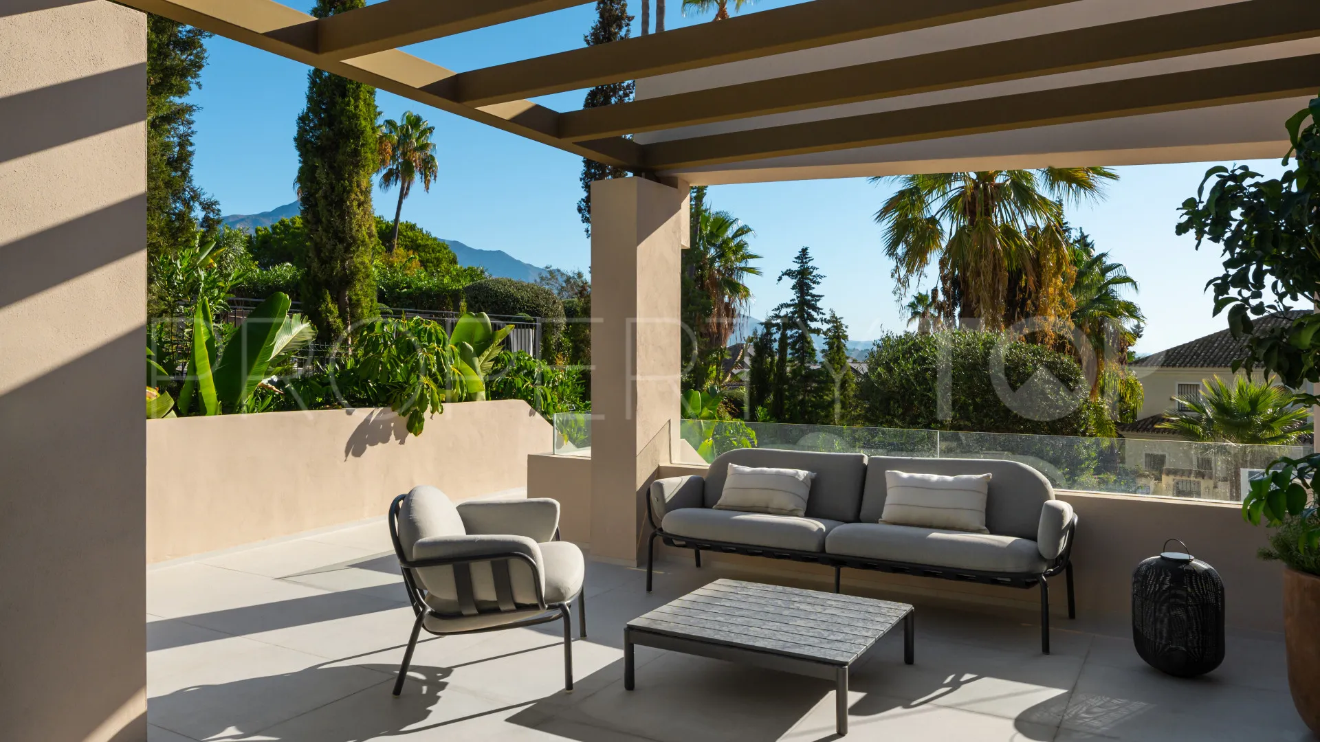Villa en venta de 6 dormitorios en Nueva Andalucia
