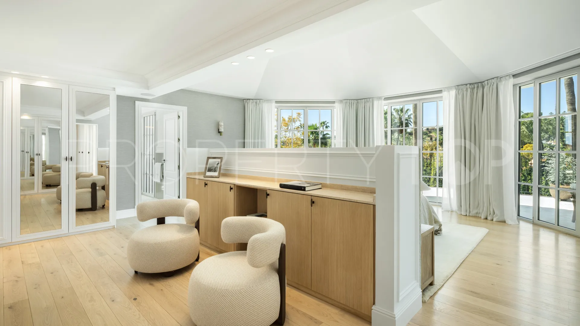 Villa en venta en Nueva Andalucia con 5 dormitorios