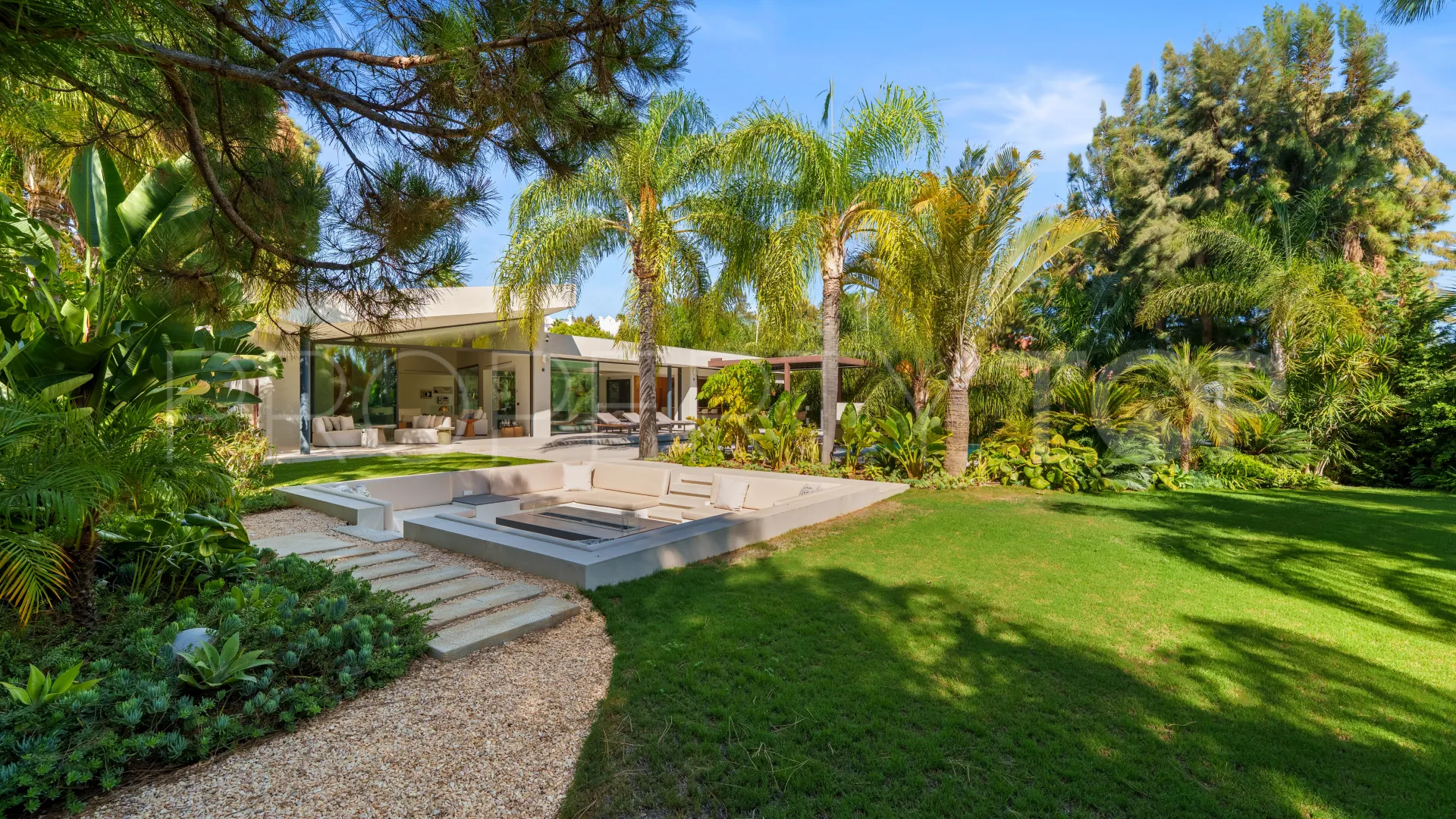 Villa in Hacienda las Chapas for sale