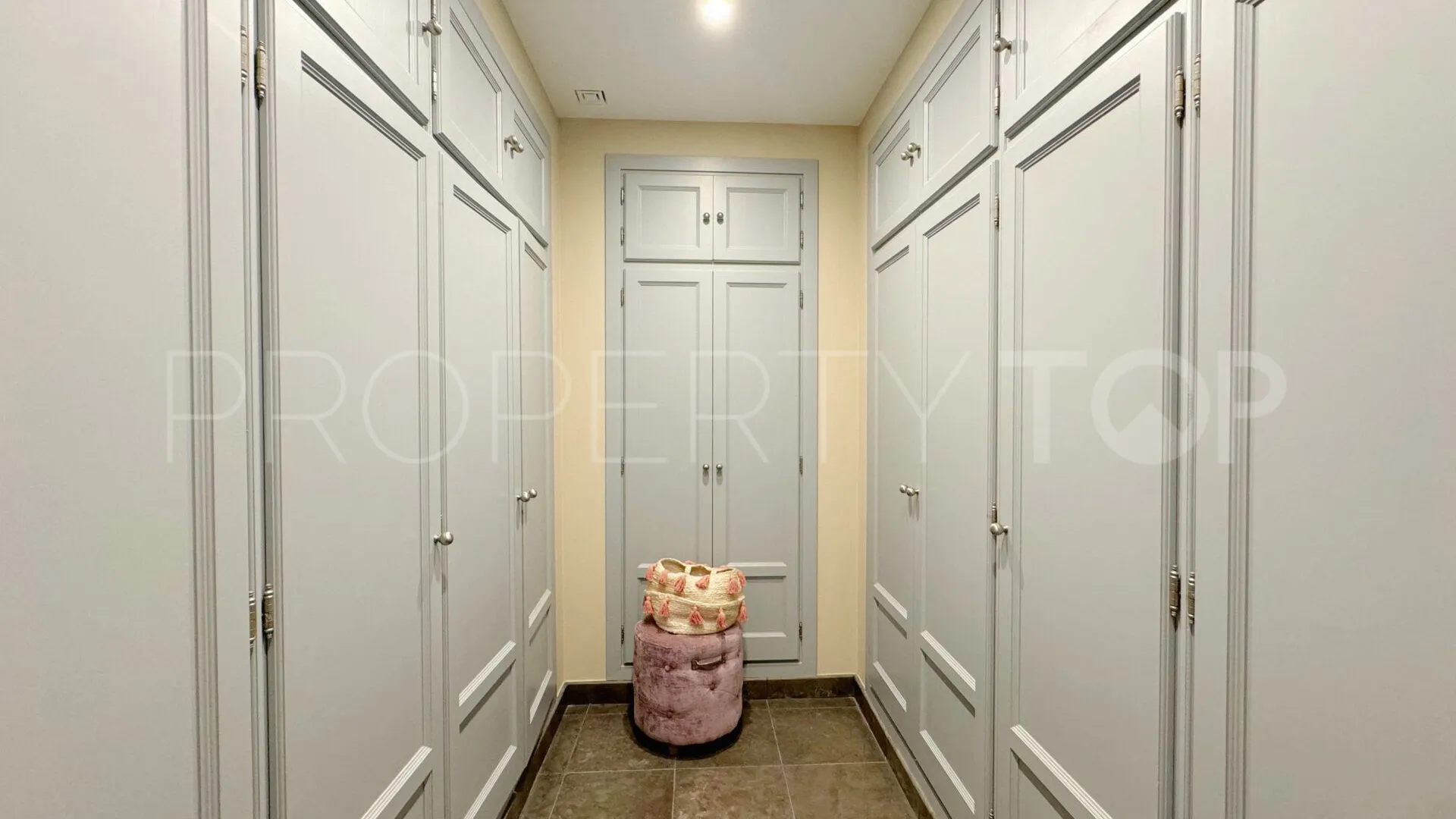 Villa en venta en La Reserva con 5 dormitorios