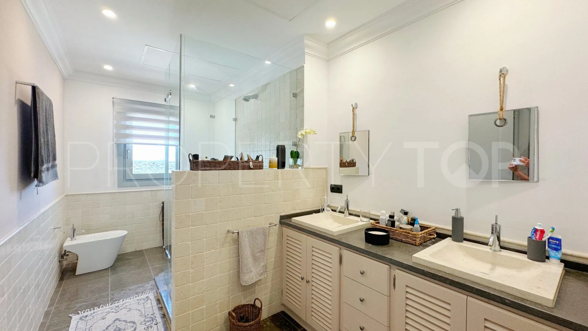 Villa en venta en La Reserva con 5 dormitorios