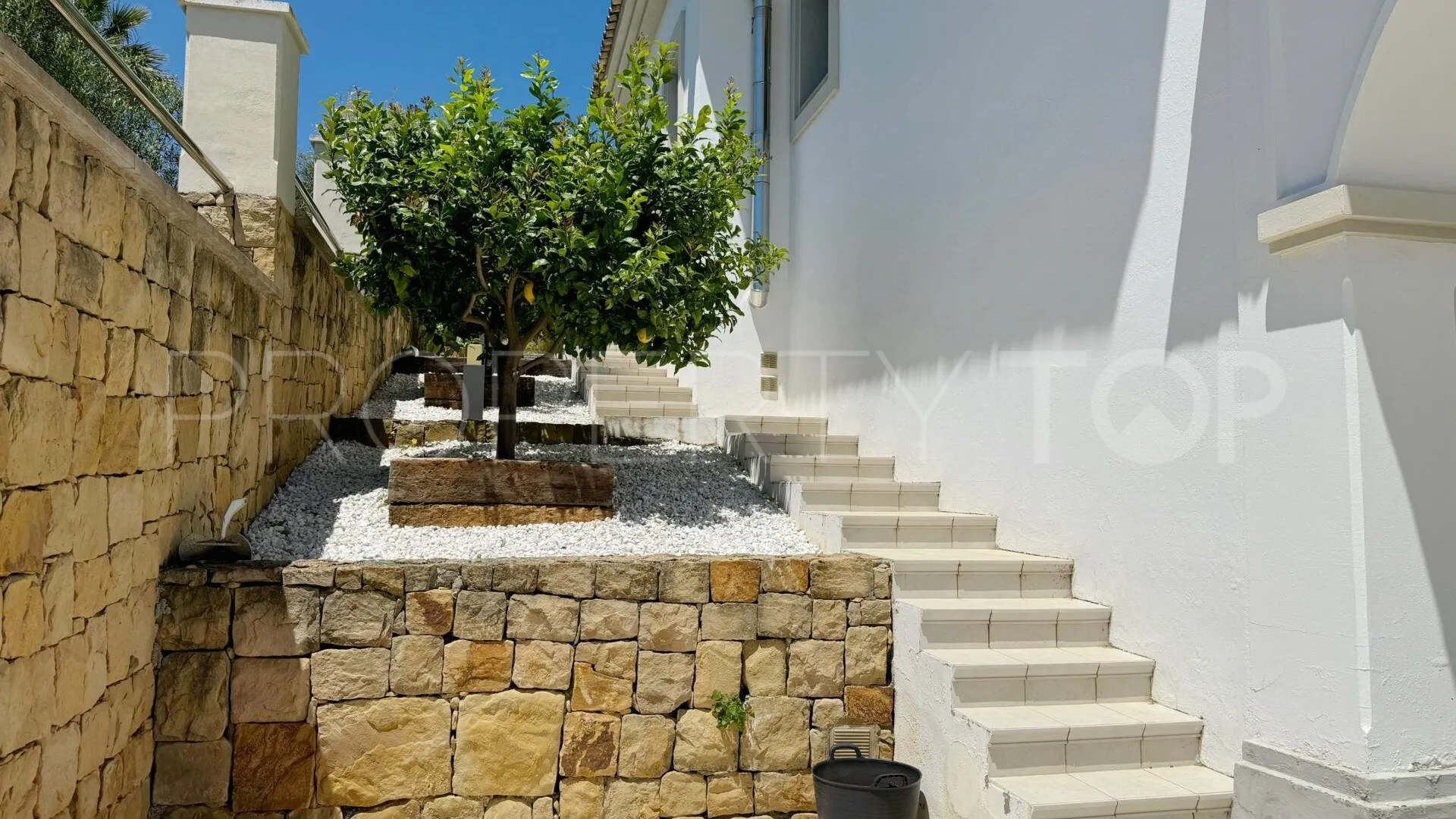 Villa en venta en La Reserva con 5 dormitorios