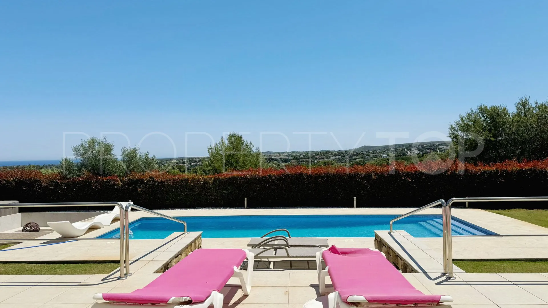 Villa en venta en La Reserva con 5 dormitorios