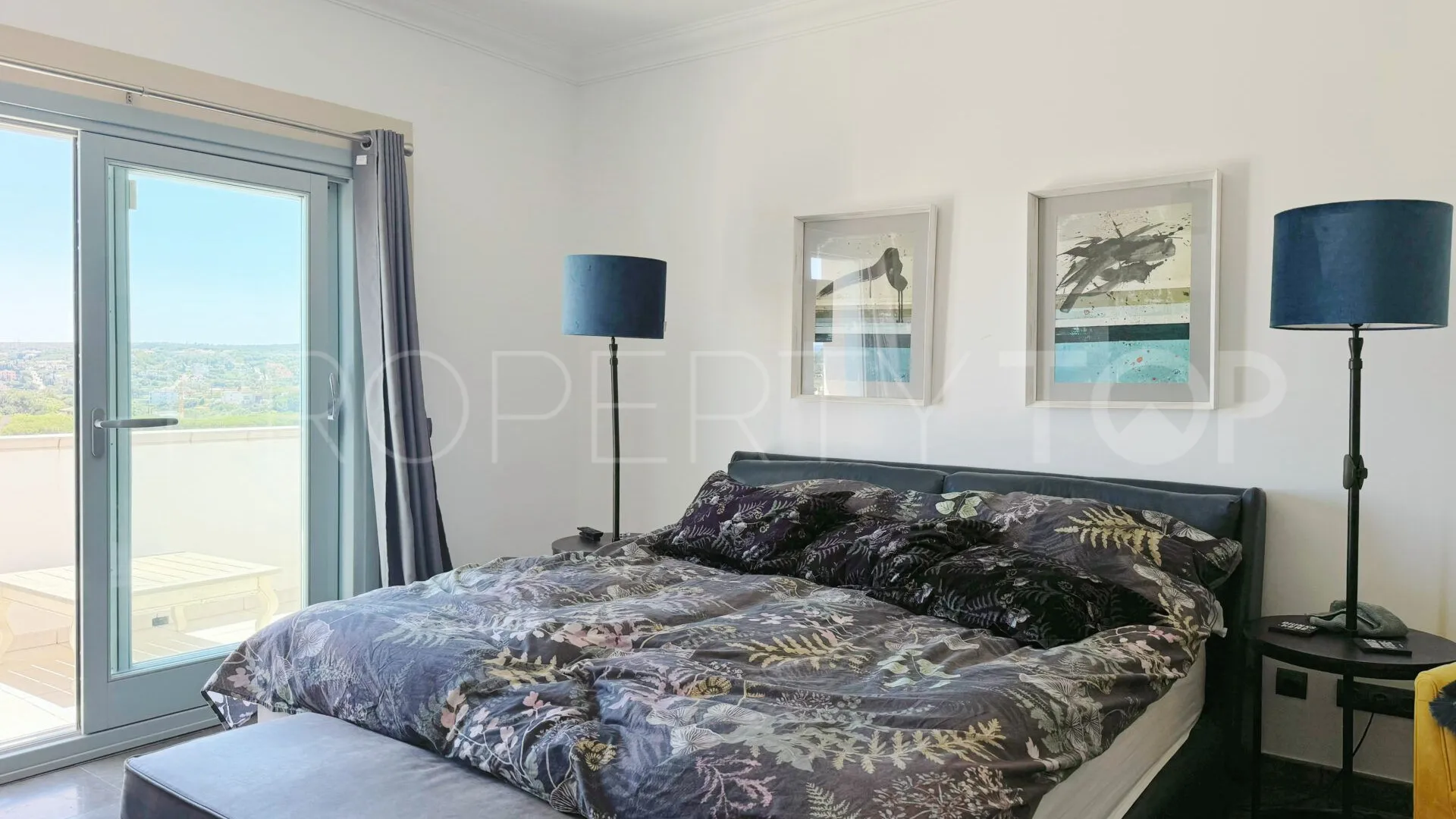 Villa en venta en La Reserva con 5 dormitorios
