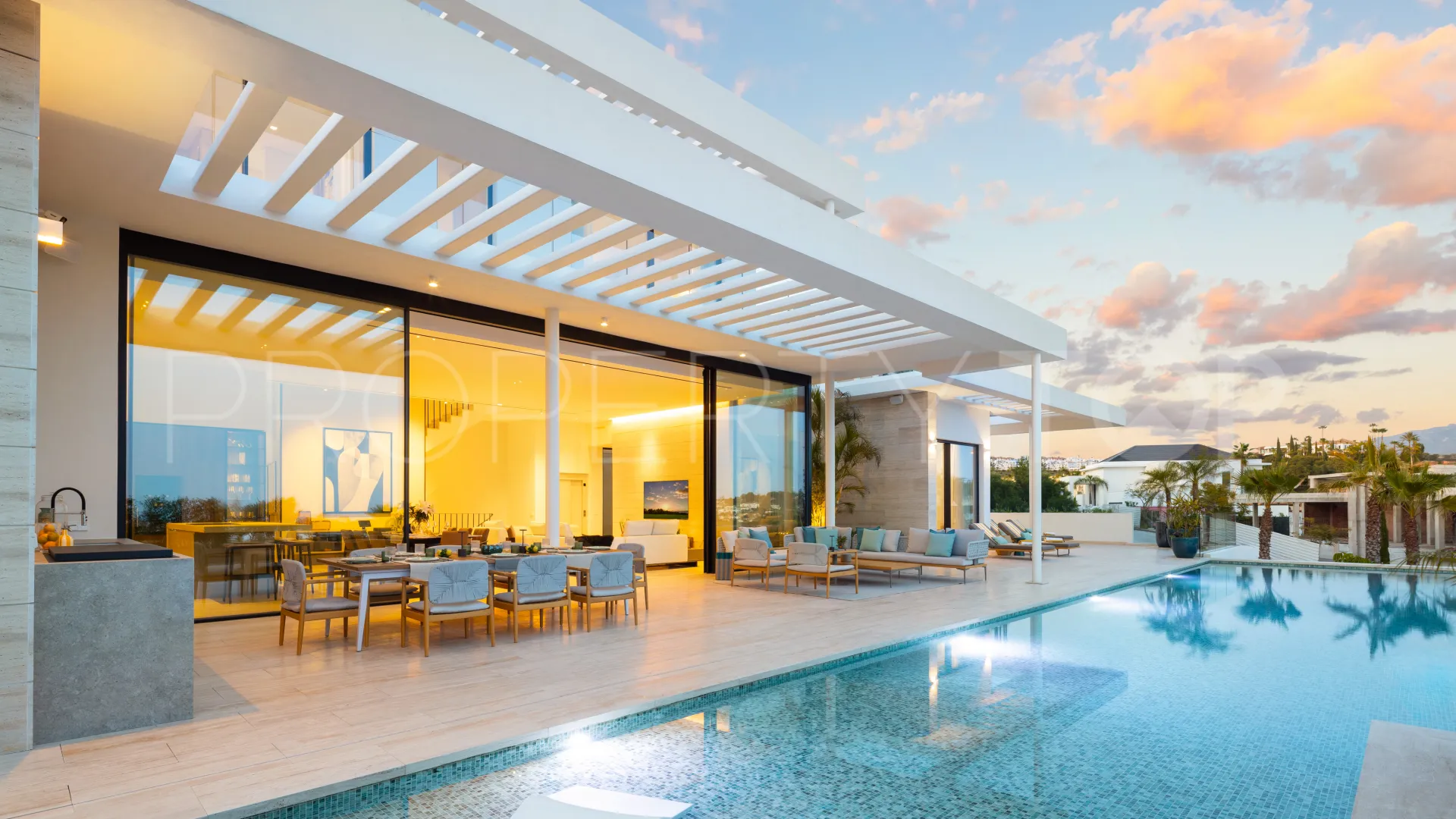 Buy 6 bedrooms villa in Los Flamingos