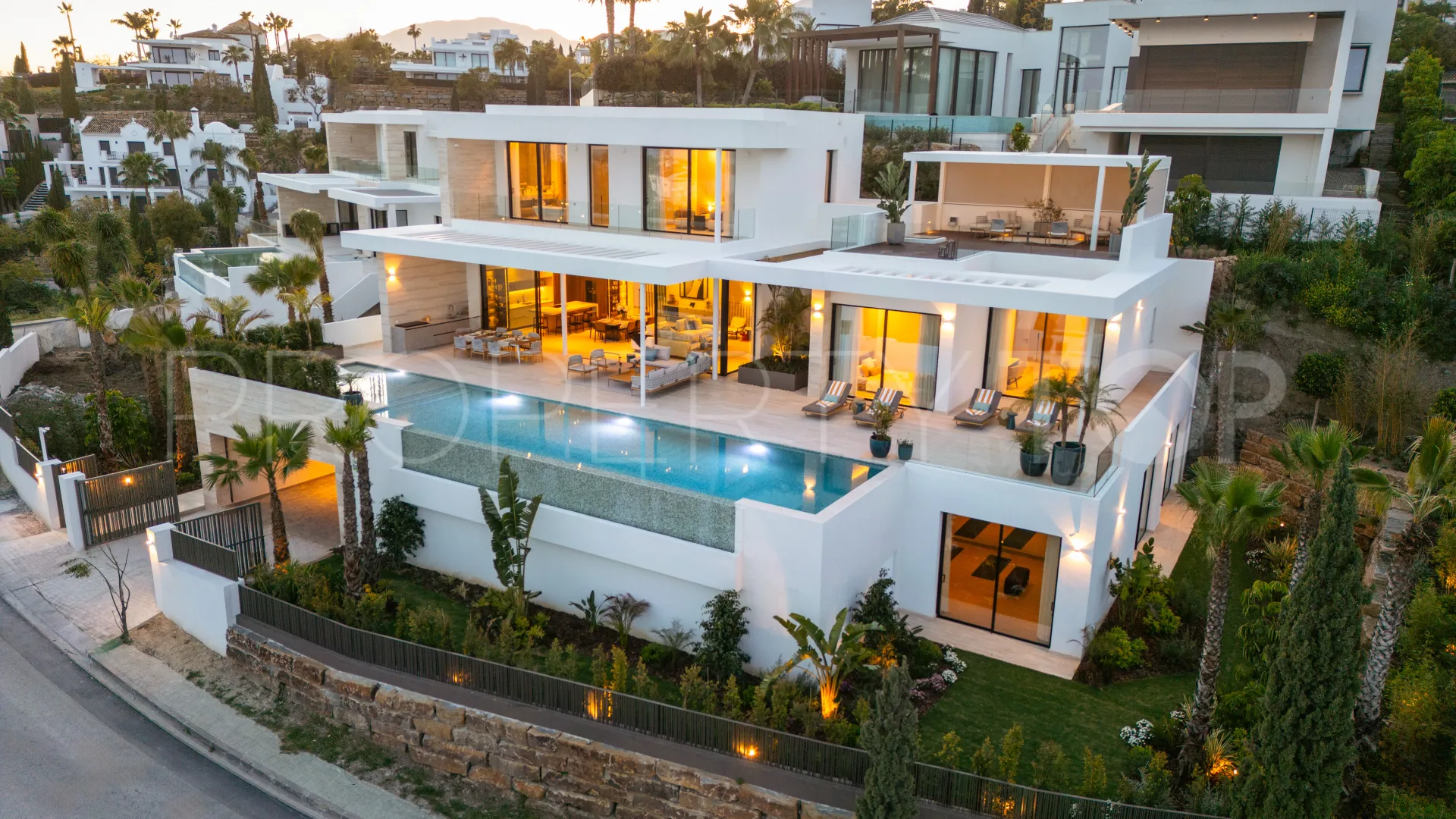 Buy 6 bedrooms villa in Los Flamingos