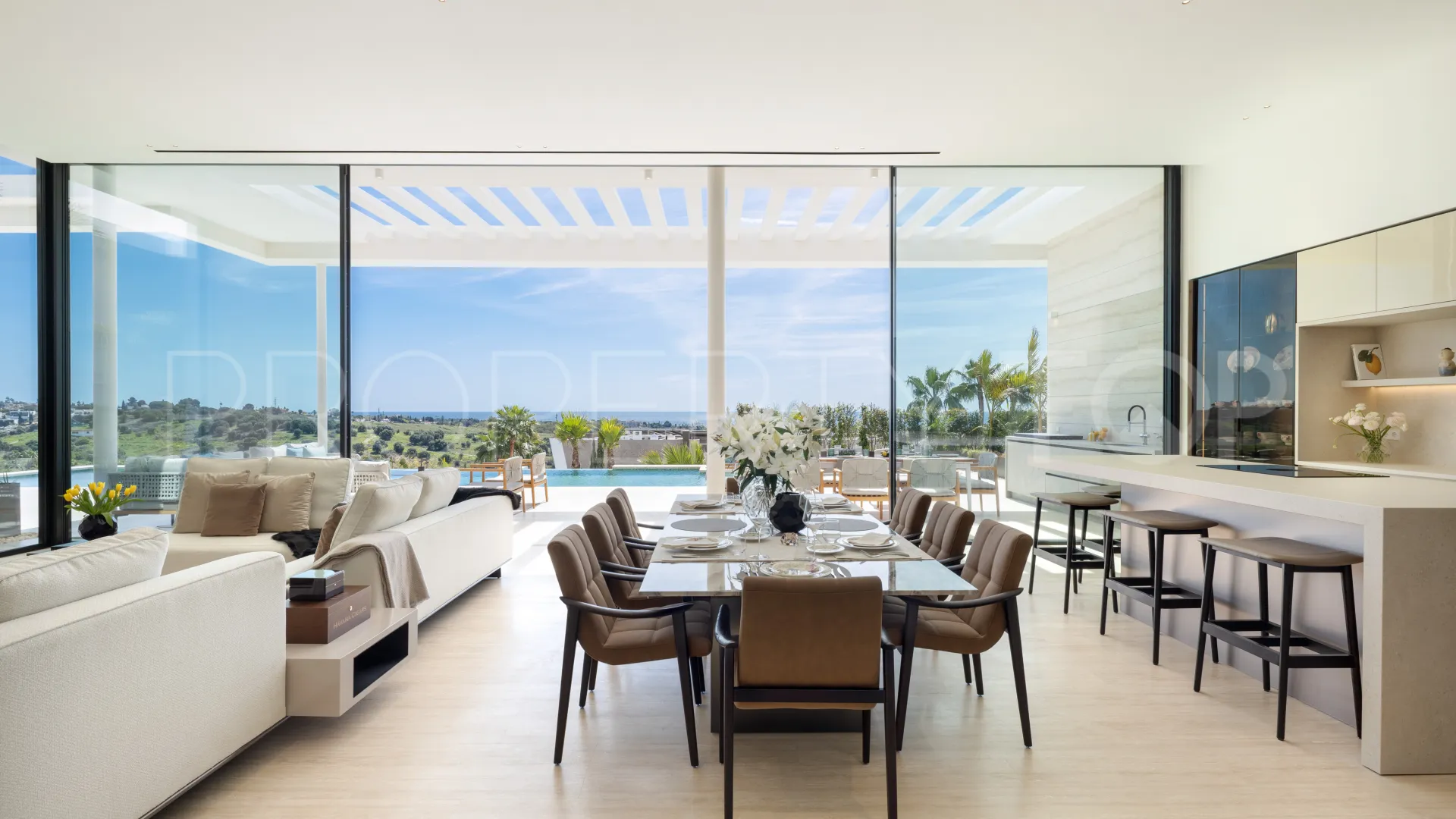 Buy 6 bedrooms villa in Los Flamingos