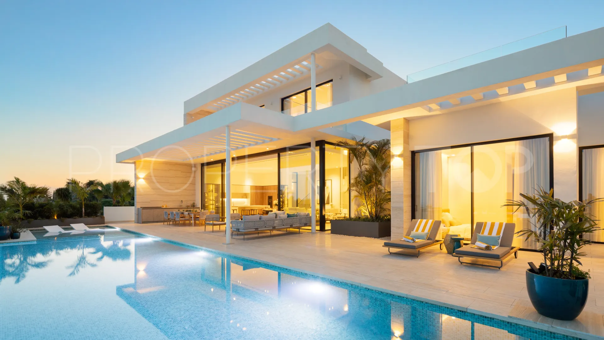 Buy 6 bedrooms villa in Los Flamingos