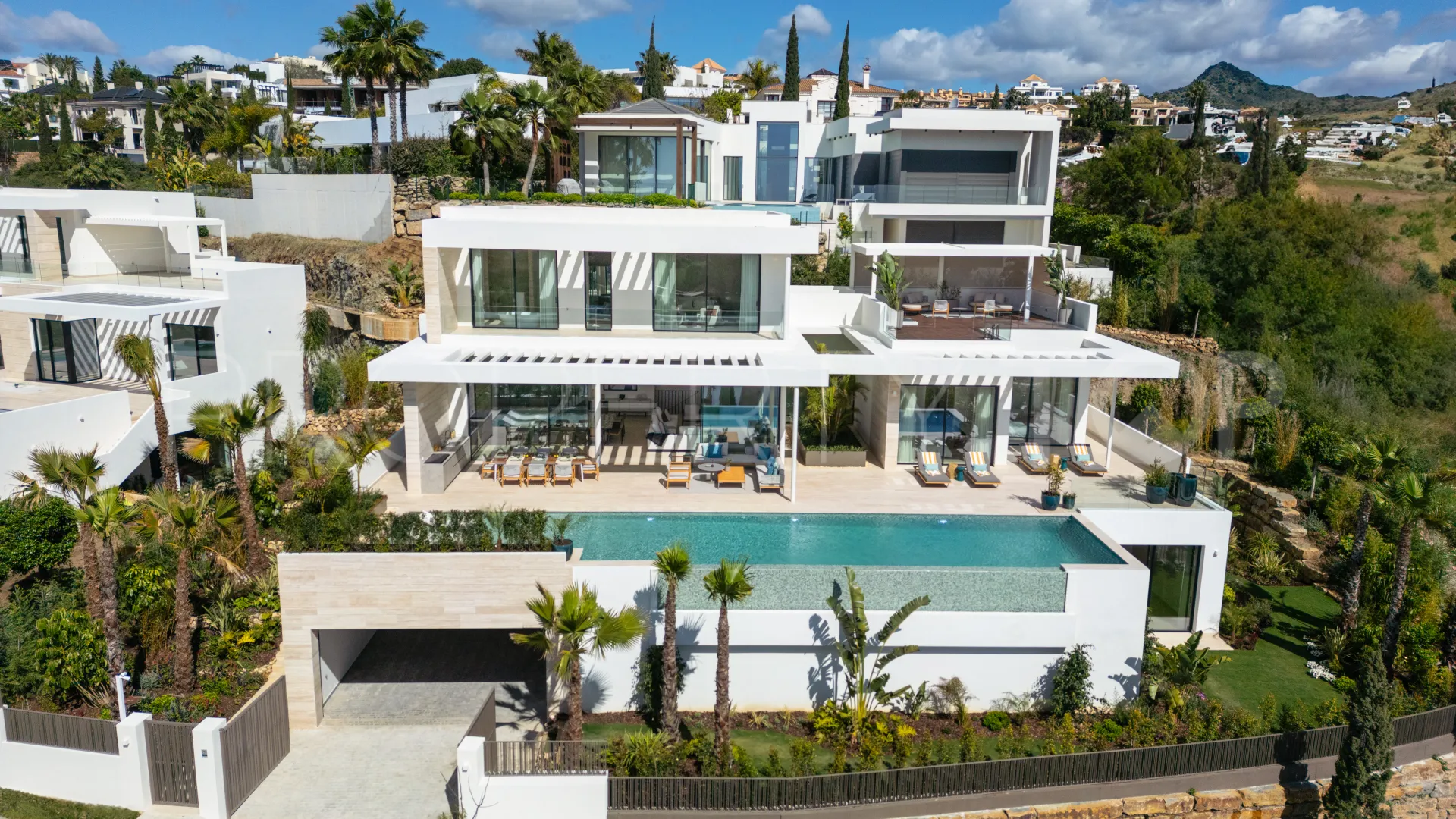 Buy 6 bedrooms villa in Los Flamingos