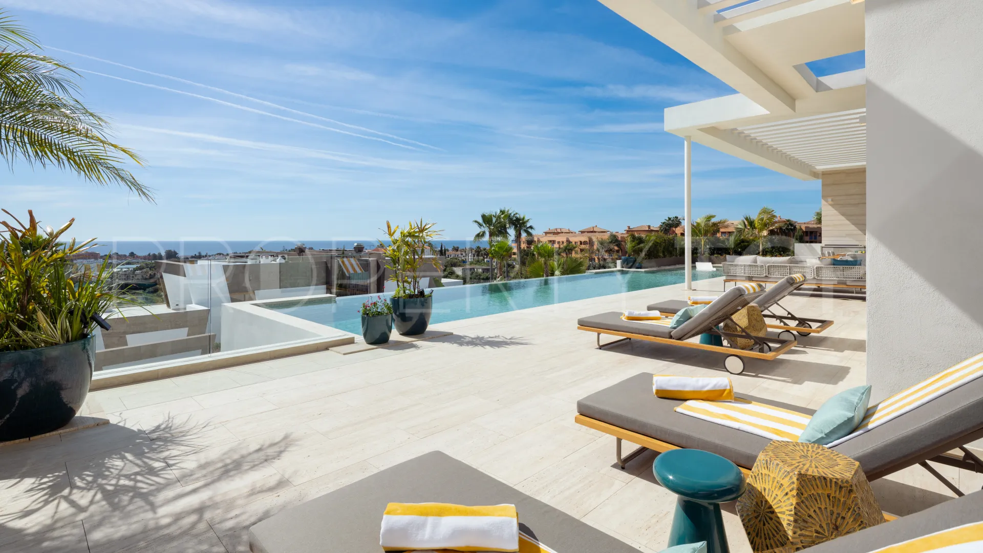 Buy 6 bedrooms villa in Los Flamingos