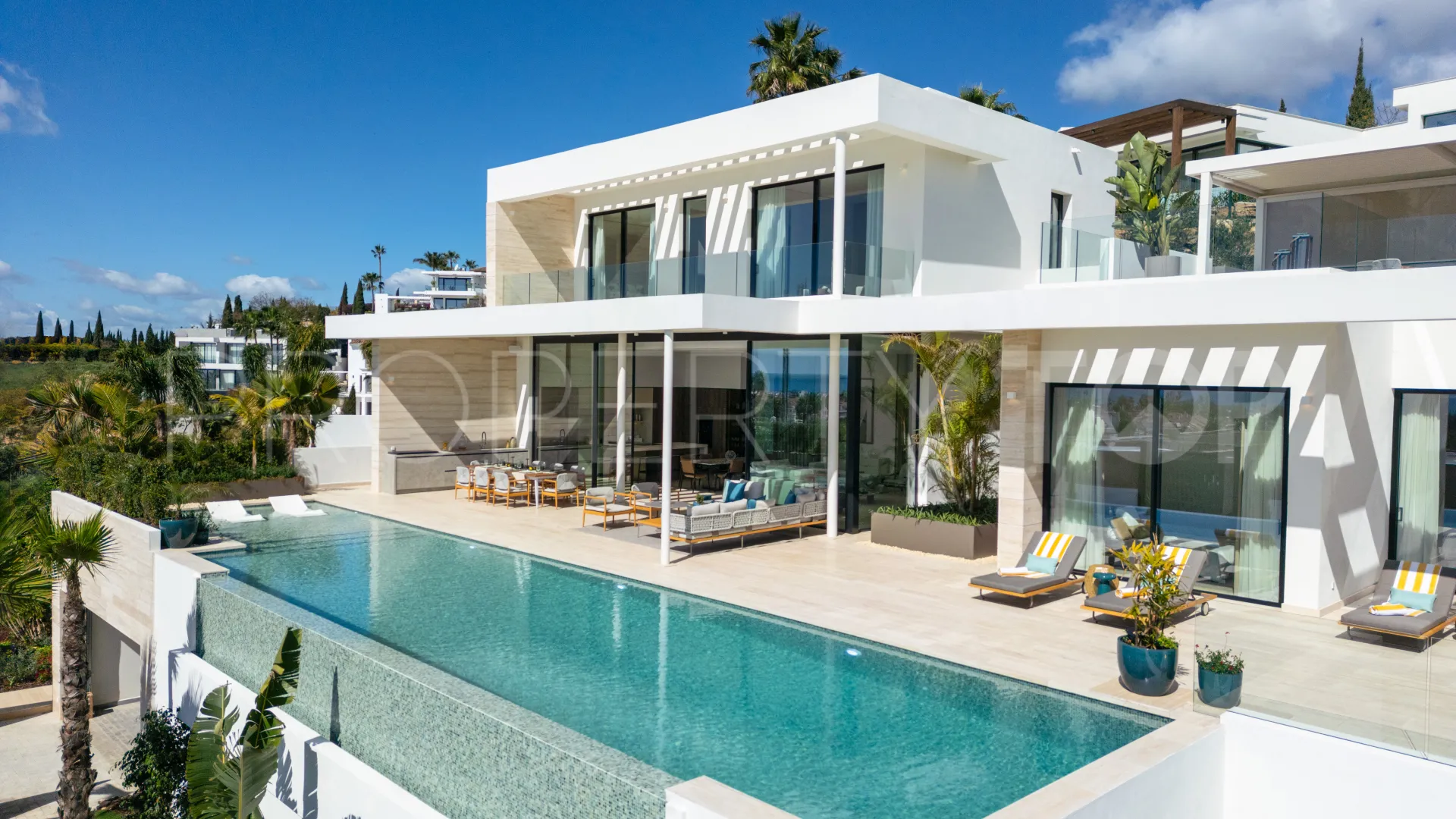 Buy 6 bedrooms villa in Los Flamingos