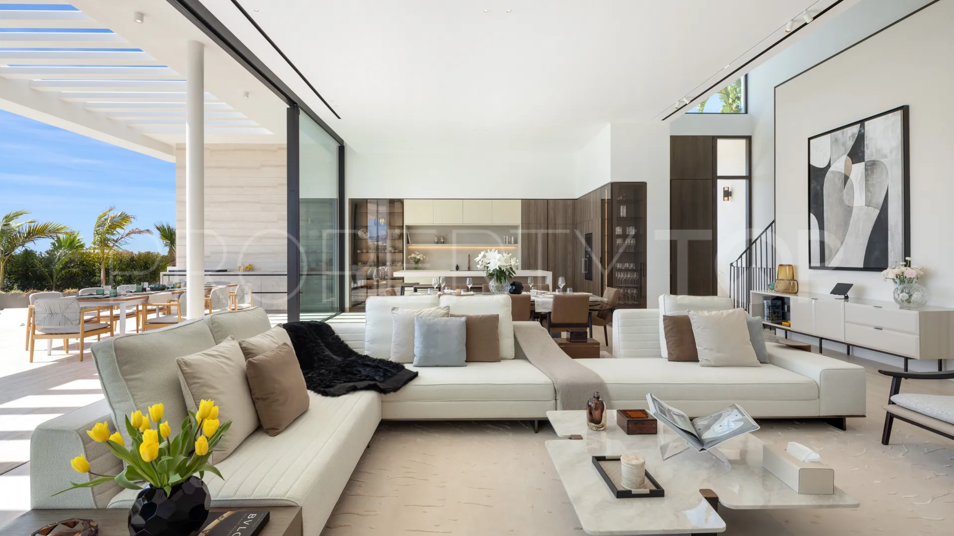 Buy 6 bedrooms villa in Los Flamingos