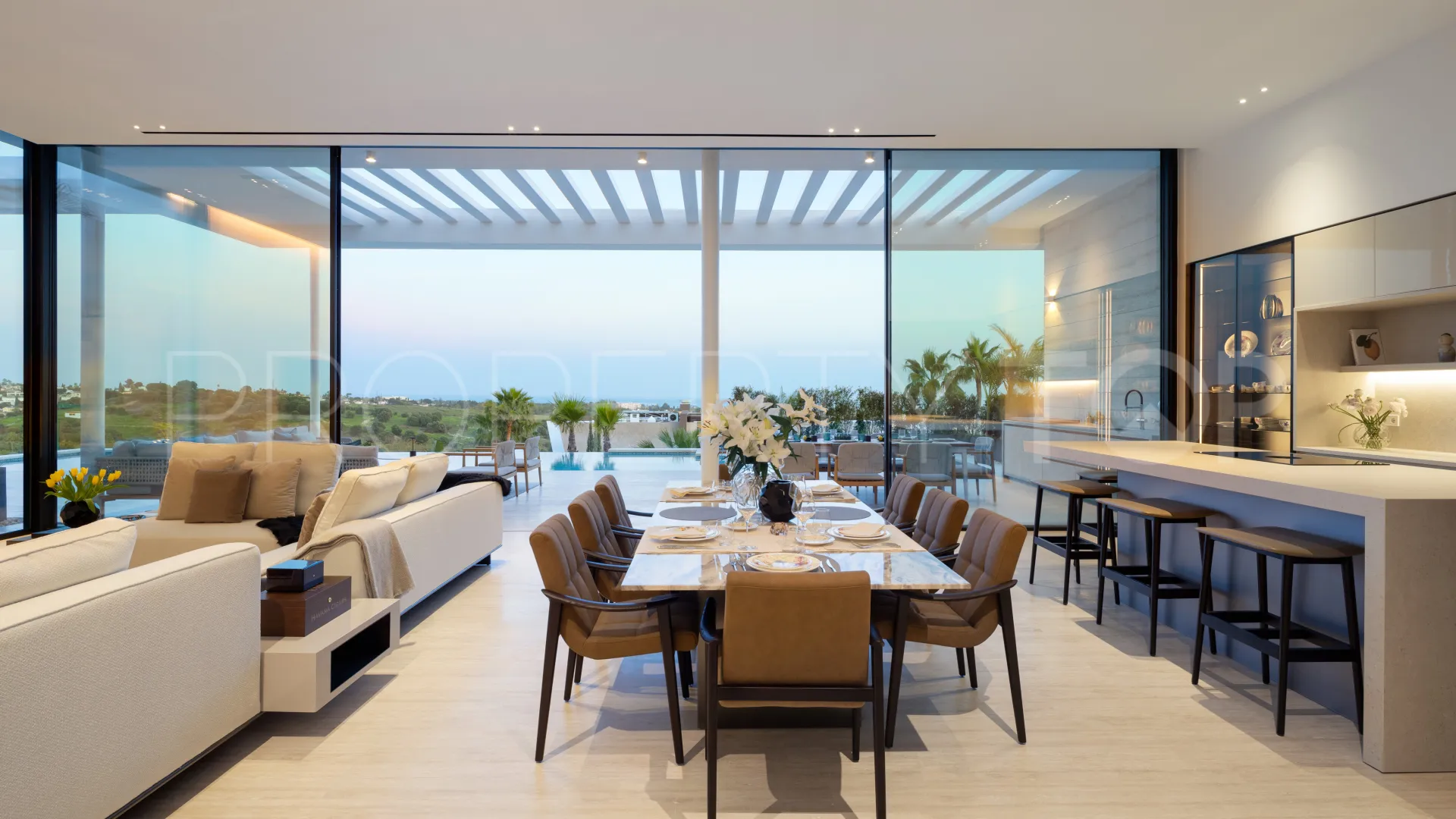 Buy 6 bedrooms villa in Los Flamingos