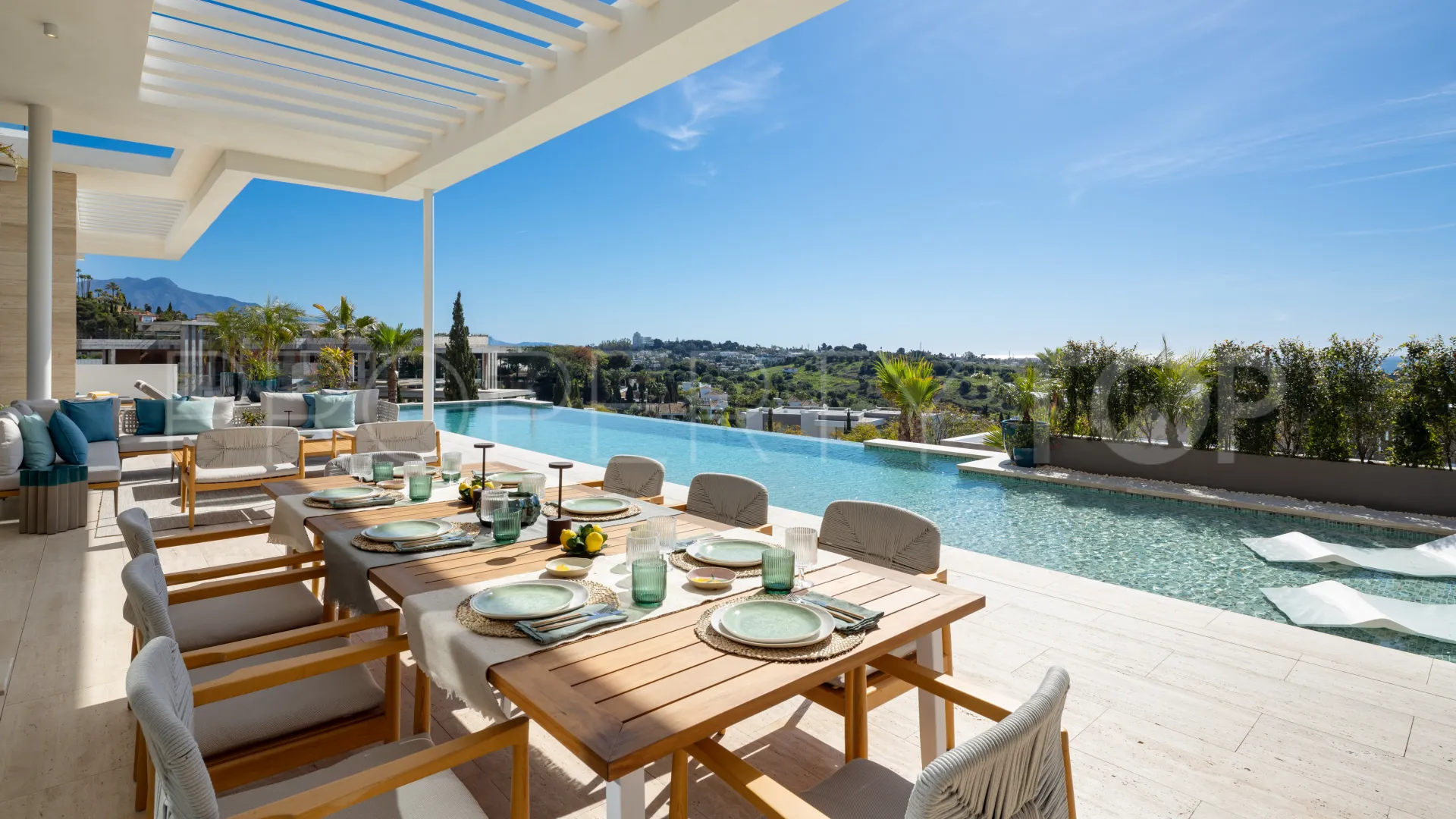 Buy 6 bedrooms villa in Los Flamingos