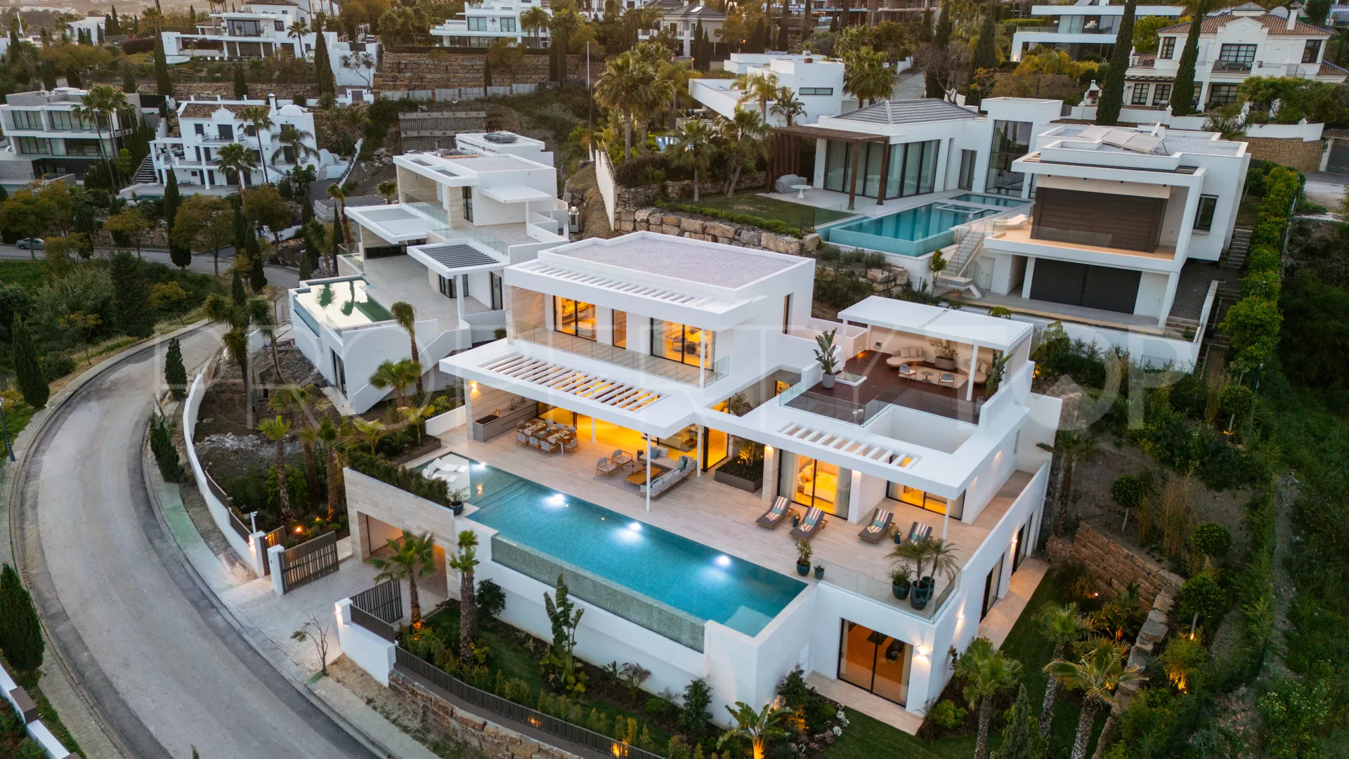 Buy 6 bedrooms villa in Los Flamingos
