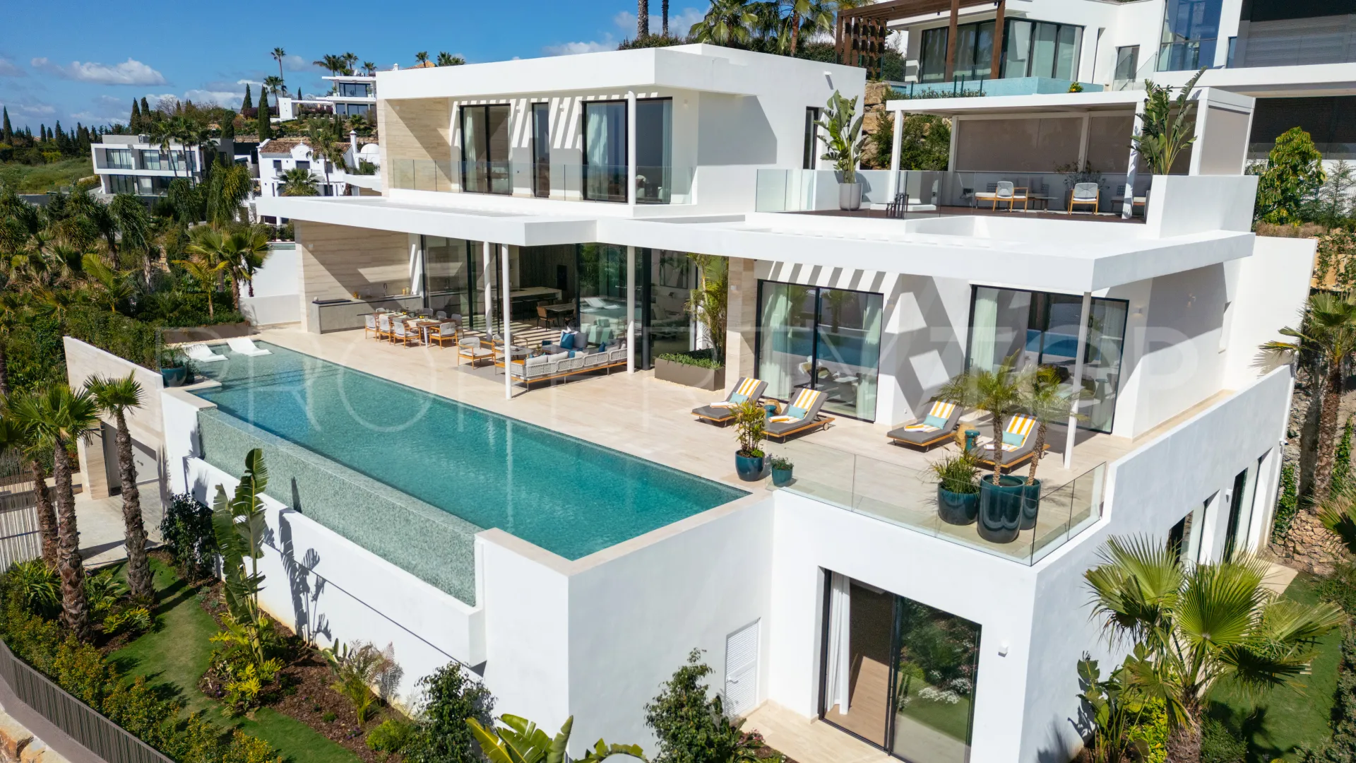 Buy 6 bedrooms villa in Los Flamingos