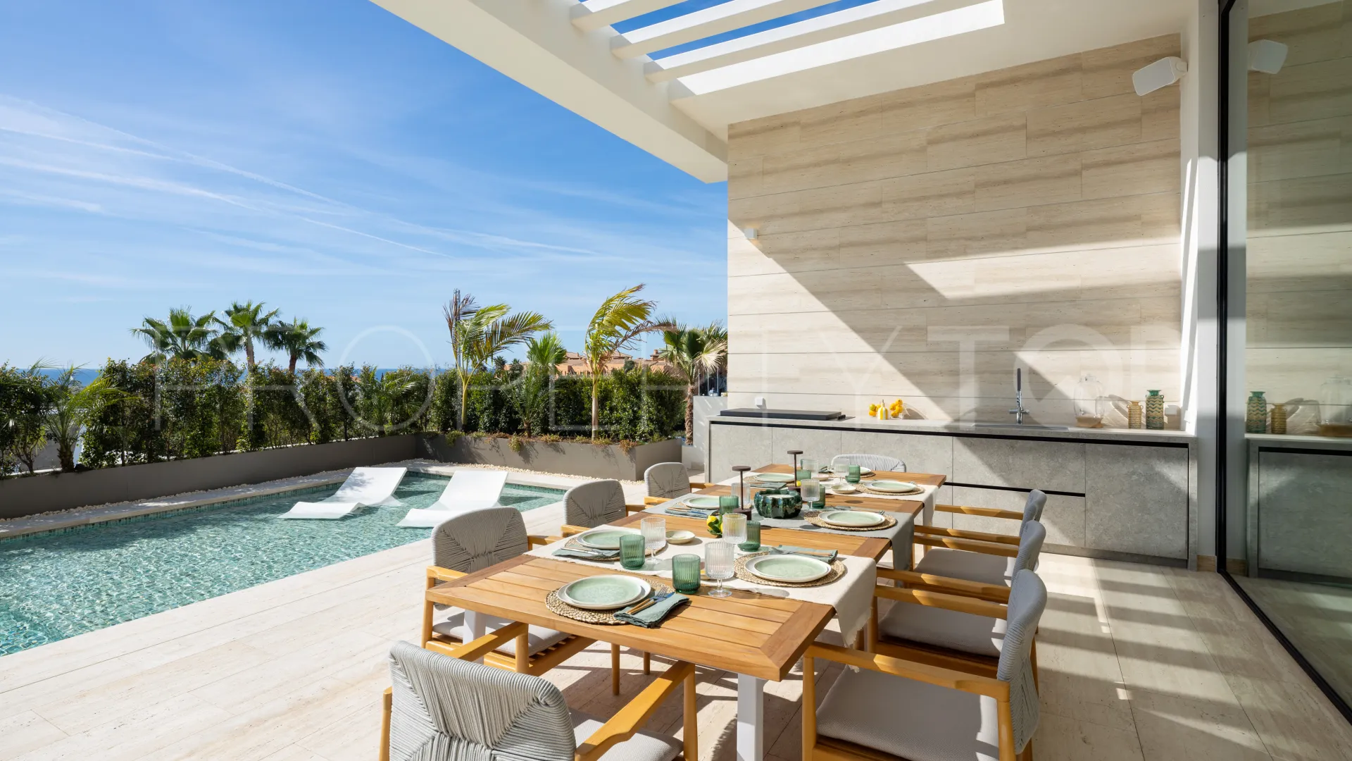 Buy 6 bedrooms villa in Los Flamingos