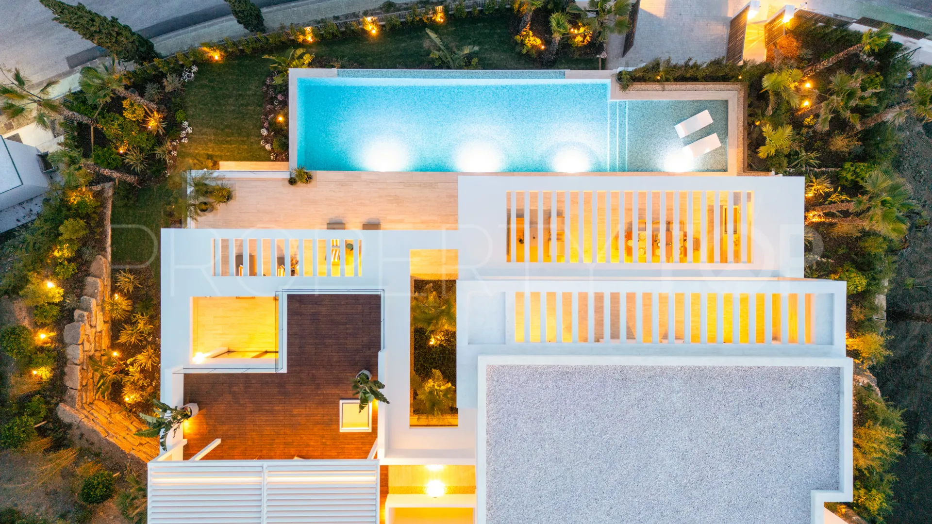 Buy 6 bedrooms villa in Los Flamingos