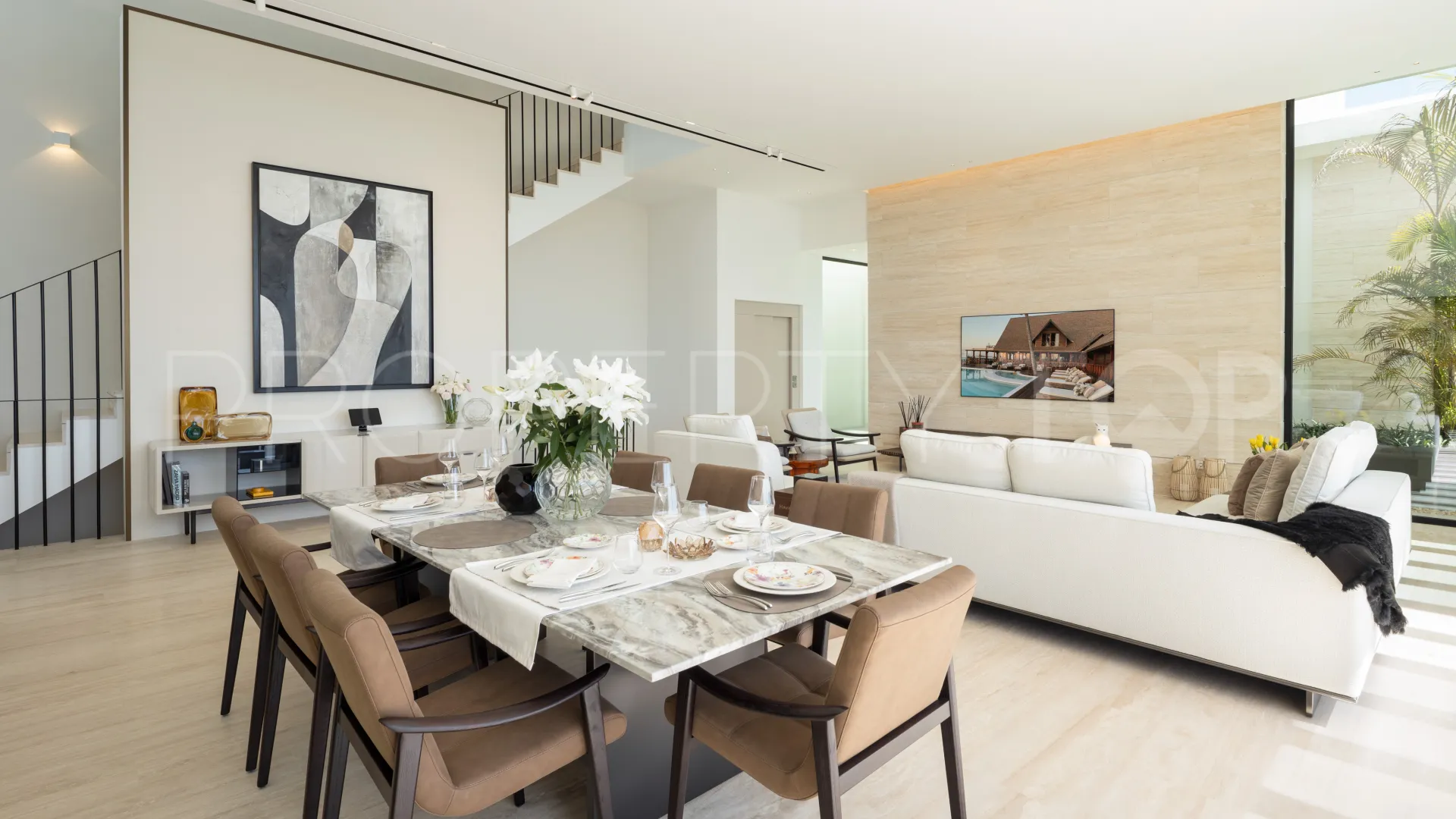 Buy 6 bedrooms villa in Los Flamingos