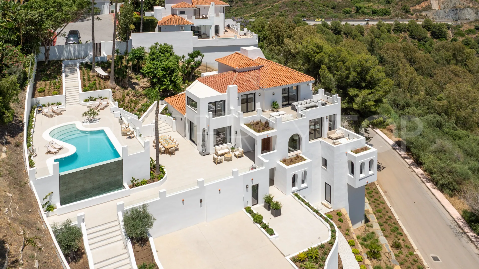 Las Lomas de Nueva Andalucia, villa en venta con 5 dormitorios