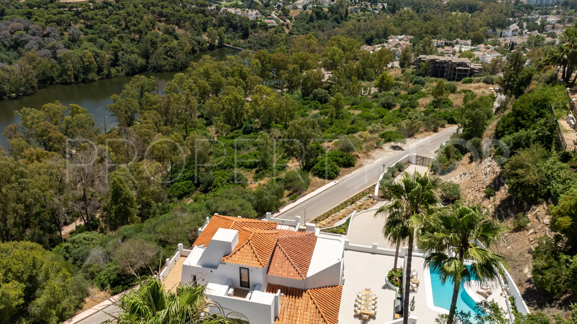 Las Lomas de Nueva Andalucia, villa en venta con 5 dormitorios