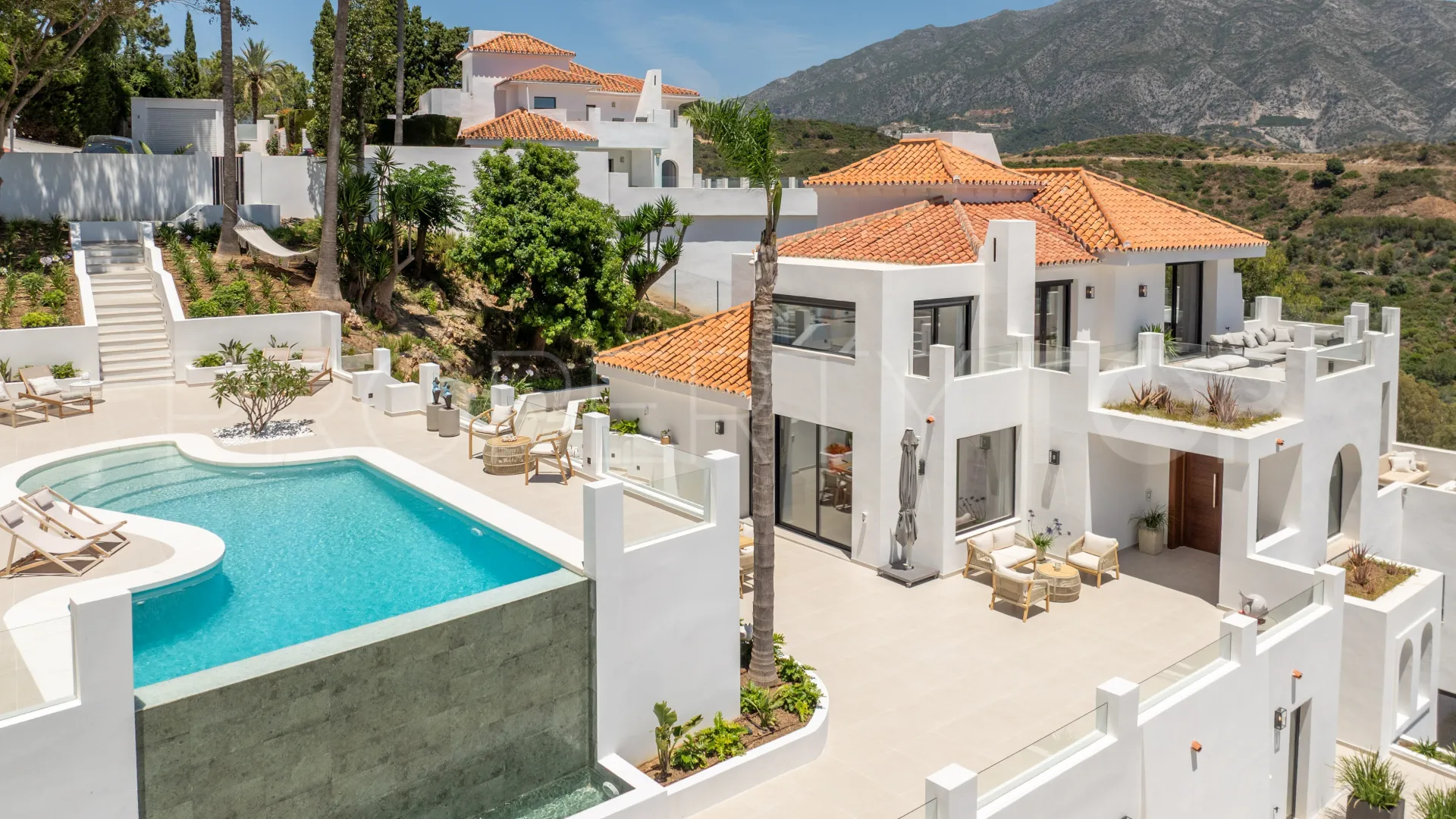 Las Lomas de Nueva Andalucia, villa en venta con 5 dormitorios