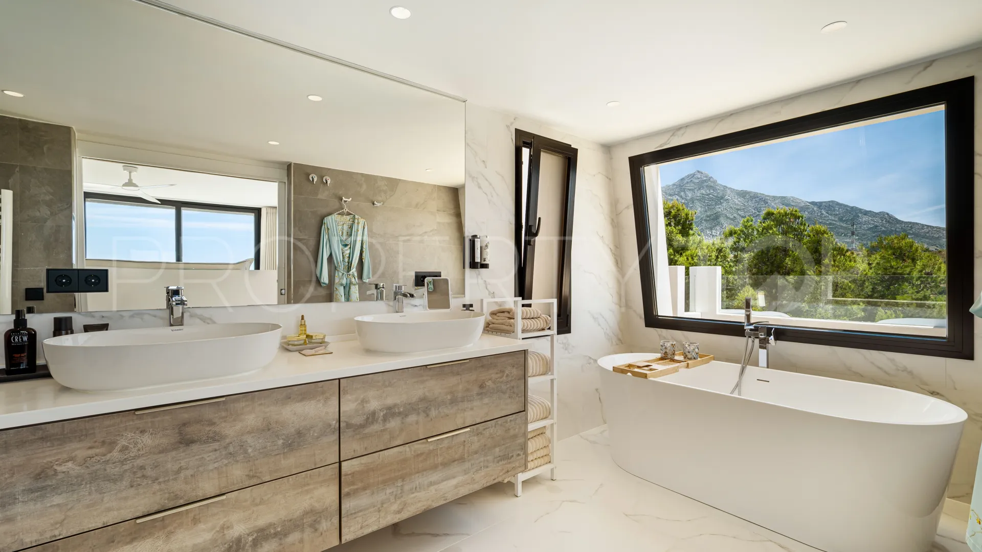 Las Lomas de Nueva Andalucia, villa en venta con 5 dormitorios