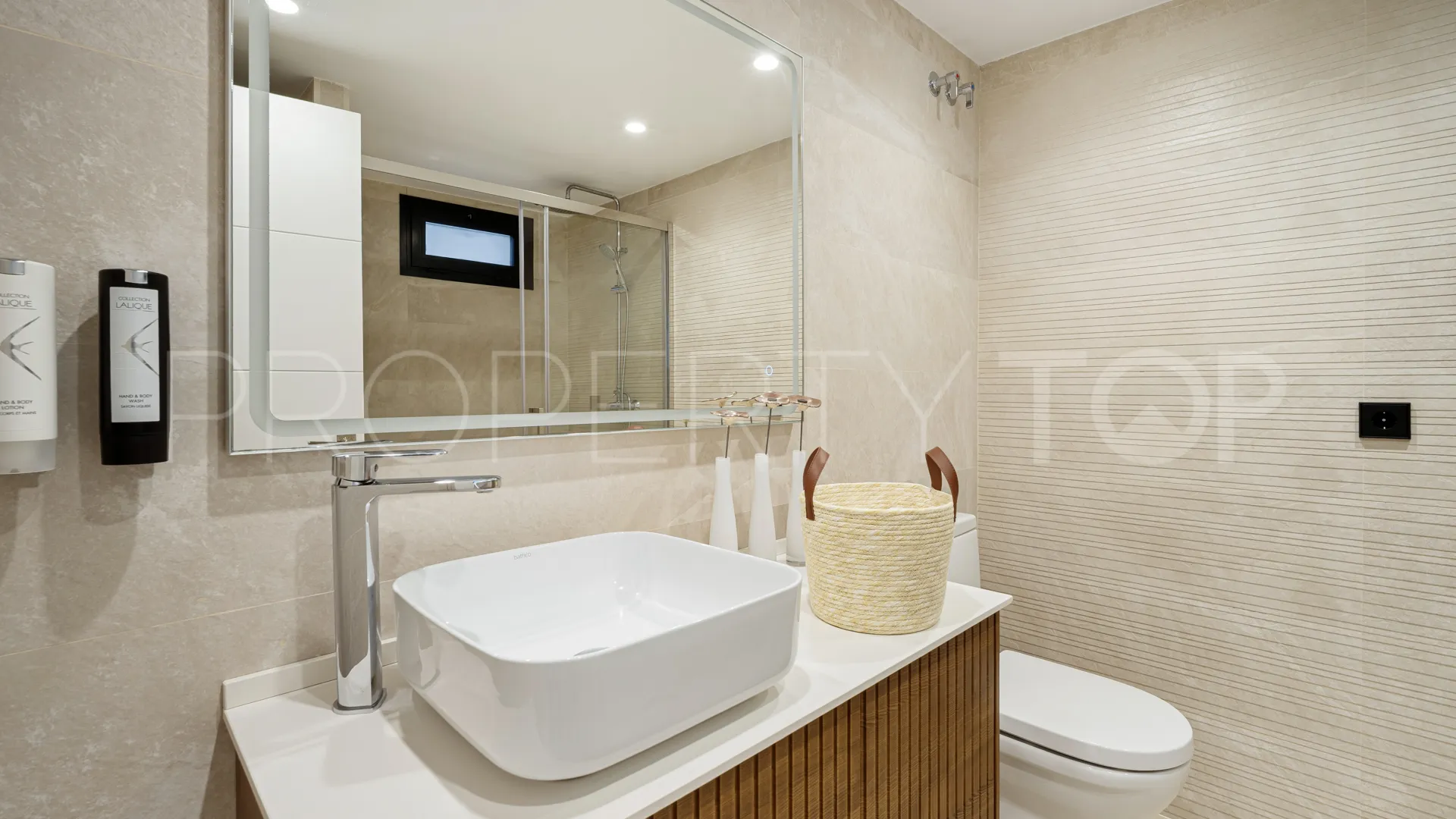 Las Lomas de Nueva Andalucia, villa en venta con 5 dormitorios