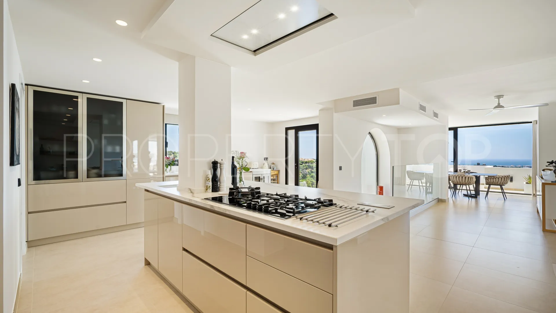 Las Lomas de Nueva Andalucia, villa en venta con 5 dormitorios
