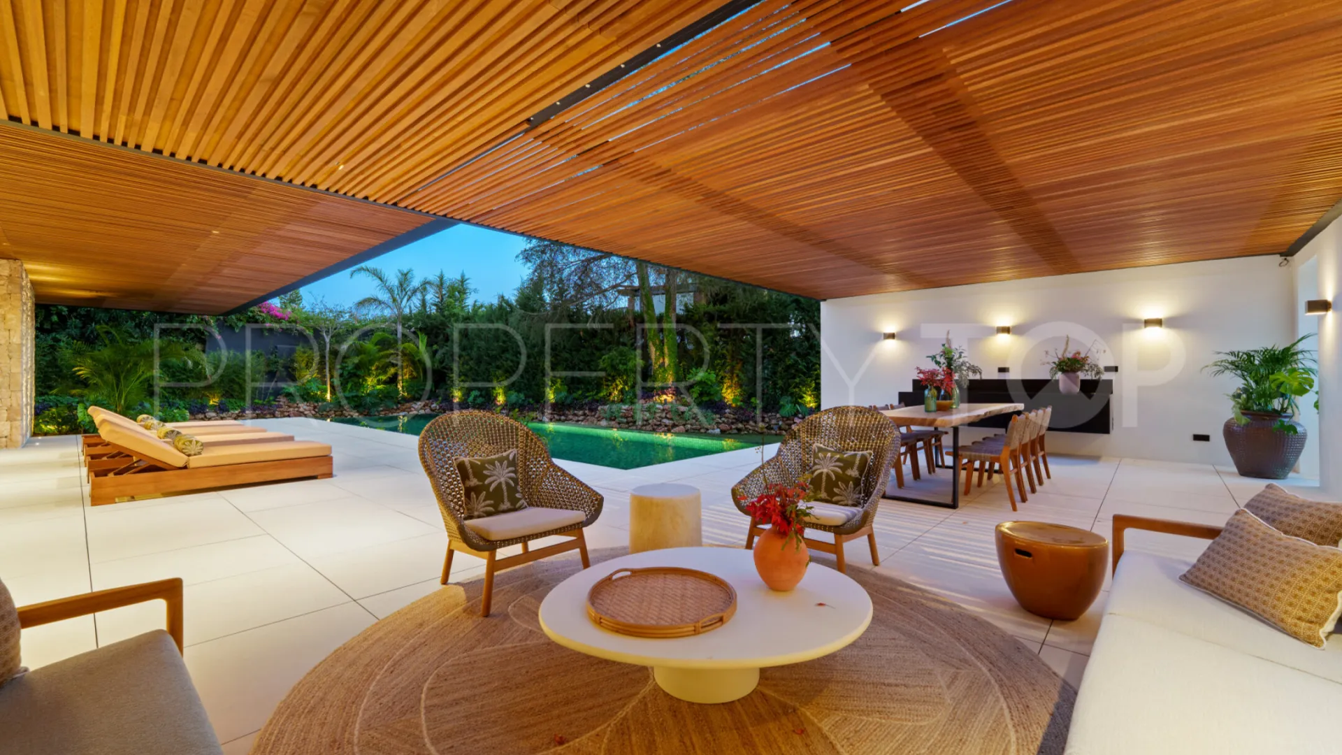 For sale villa in Nueva Andalucia with 6 bedrooms