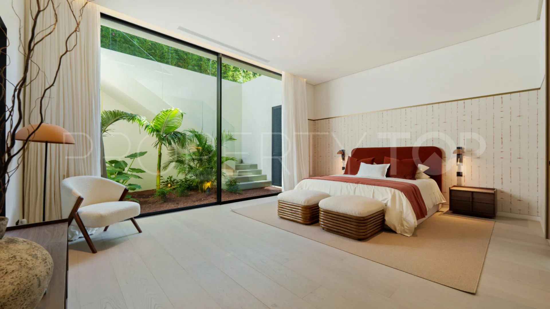 For sale villa in Nueva Andalucia with 6 bedrooms