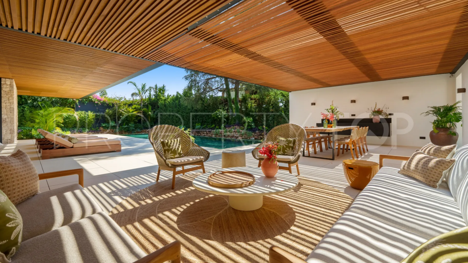 For sale villa in Nueva Andalucia with 6 bedrooms