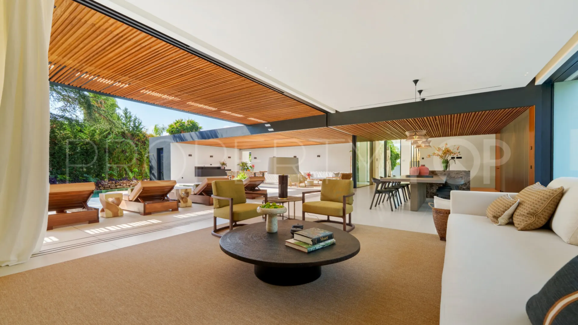 For sale villa in Nueva Andalucia with 6 bedrooms