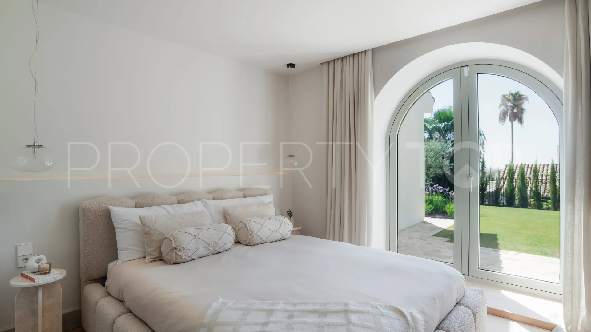 4 bedrooms Nueva Andalucia villa for sale