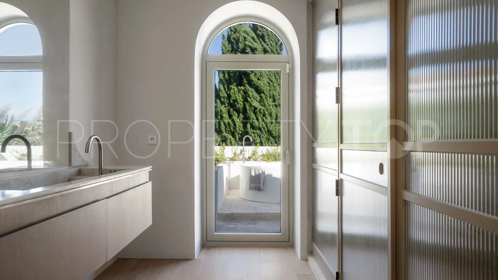 4 bedrooms Nueva Andalucia villa for sale