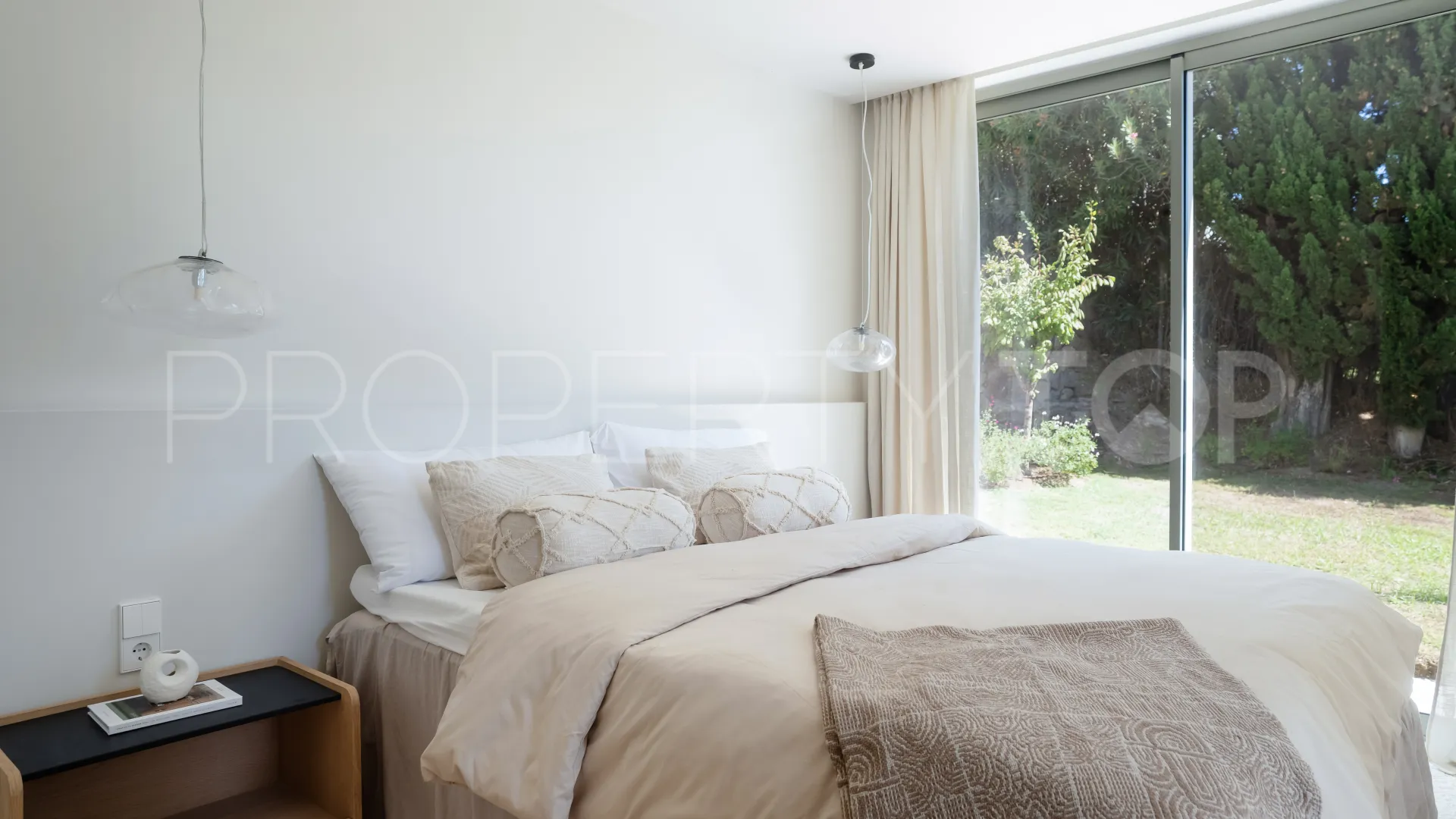 4 bedrooms Nueva Andalucia villa for sale