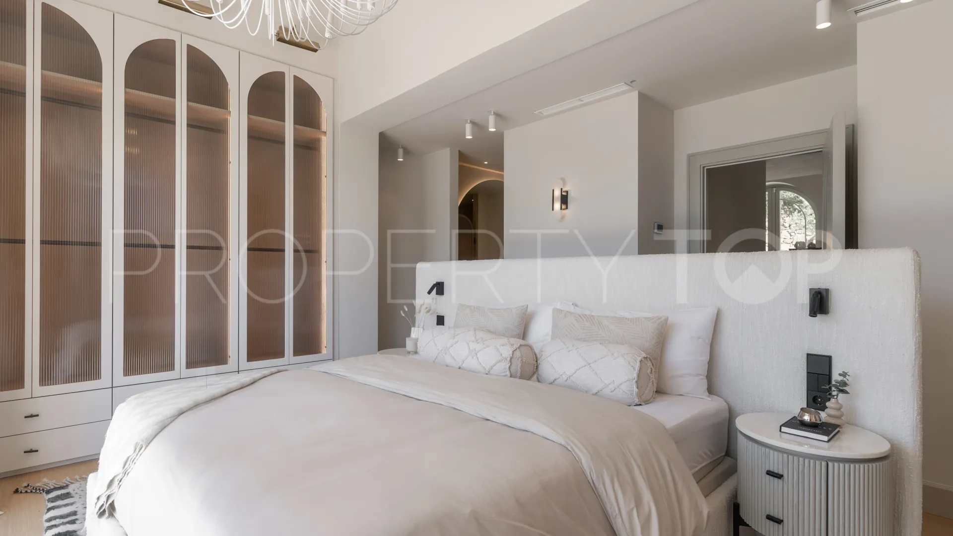 4 bedrooms Nueva Andalucia villa for sale