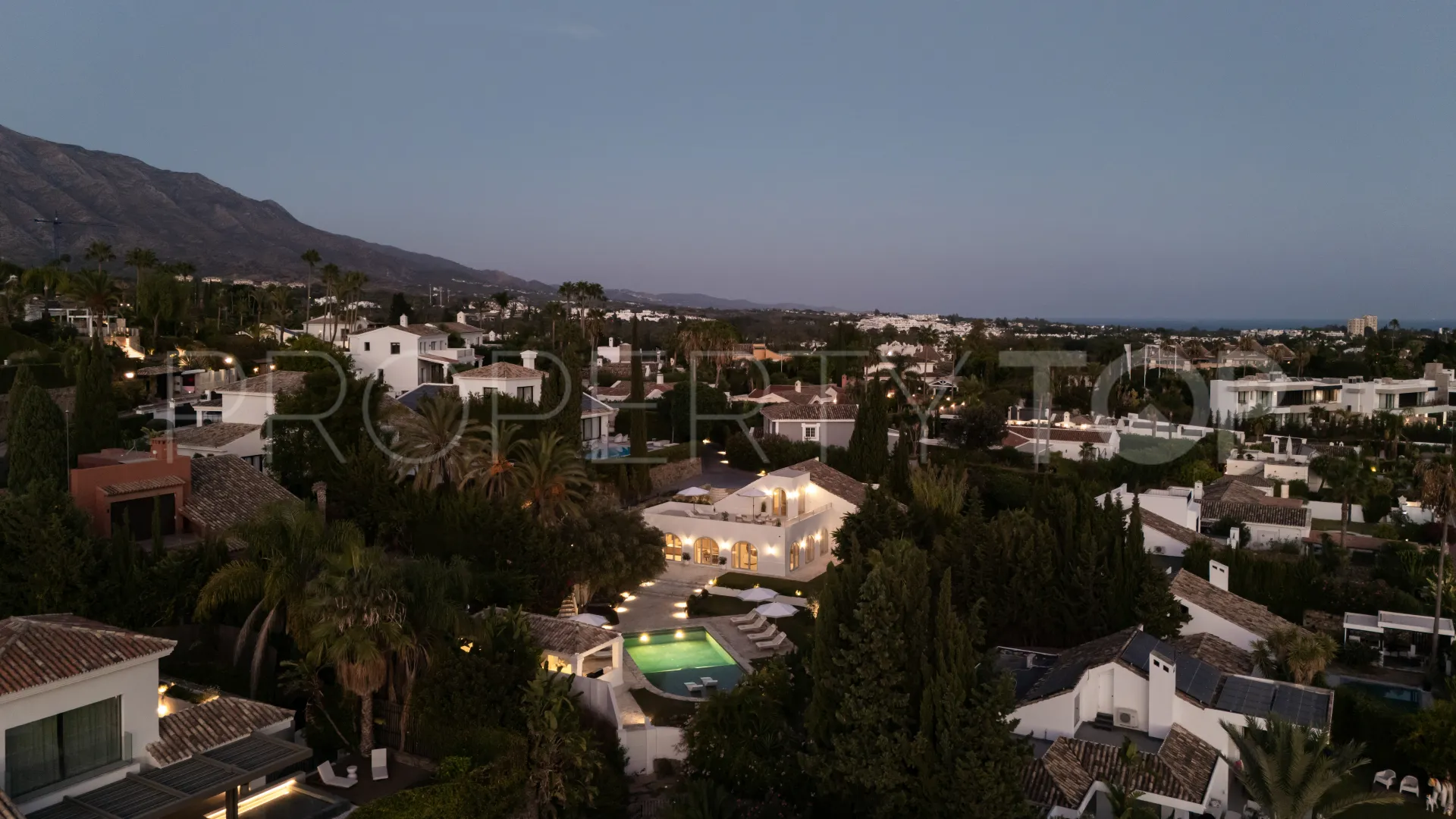 4 bedrooms Nueva Andalucia villa for sale