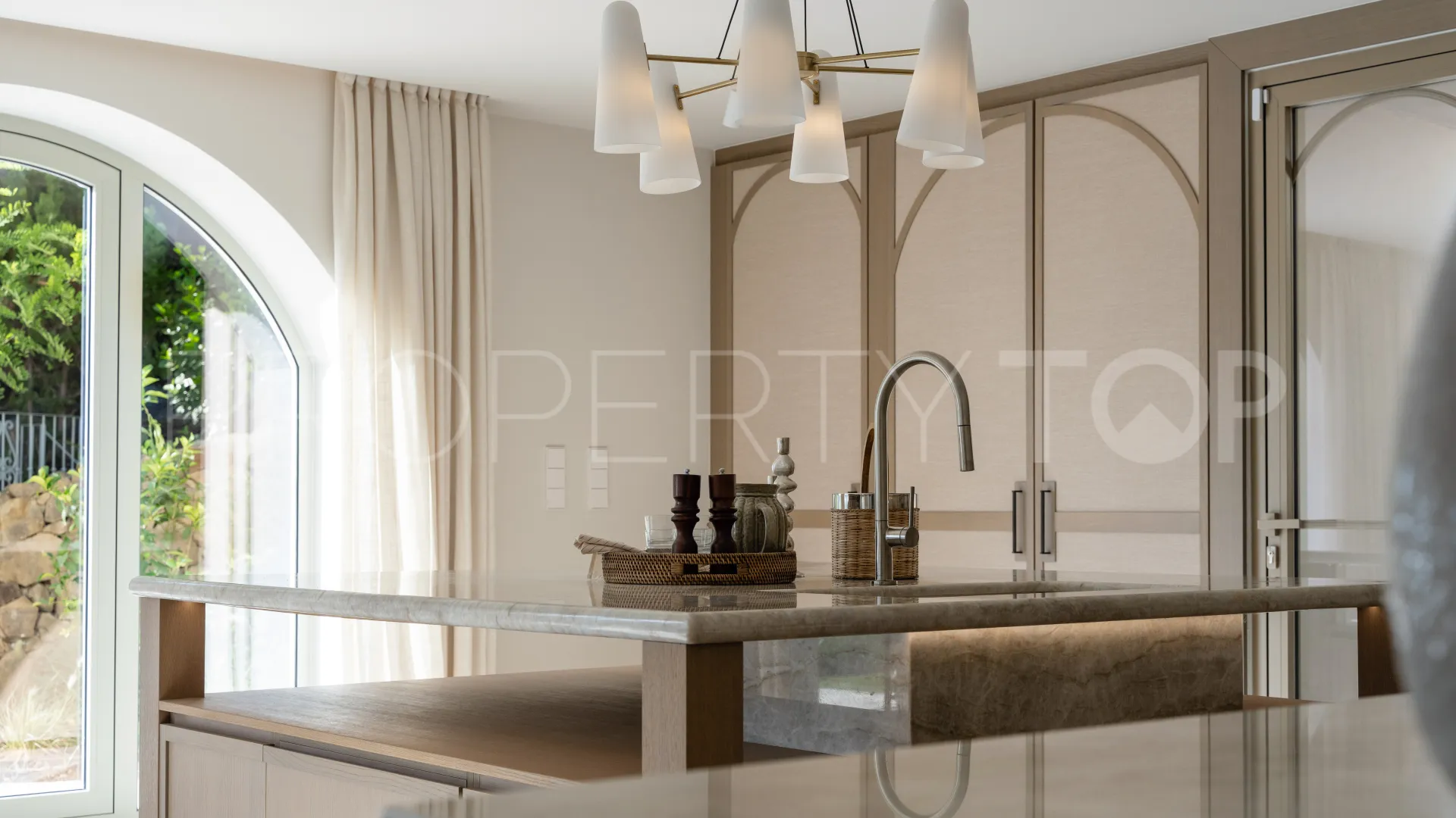4 bedrooms Nueva Andalucia villa for sale