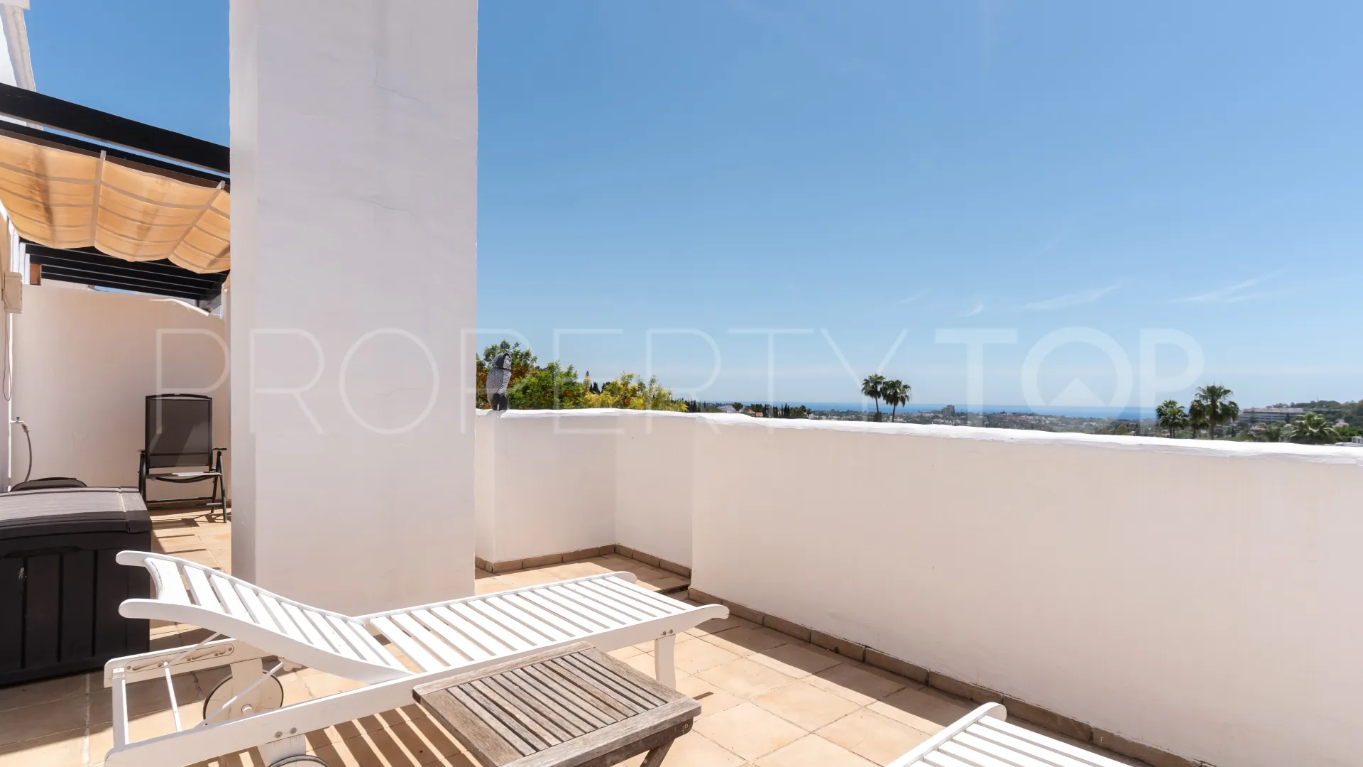 Se vende Ático en Nueva Andalucia con 3 dormitorios