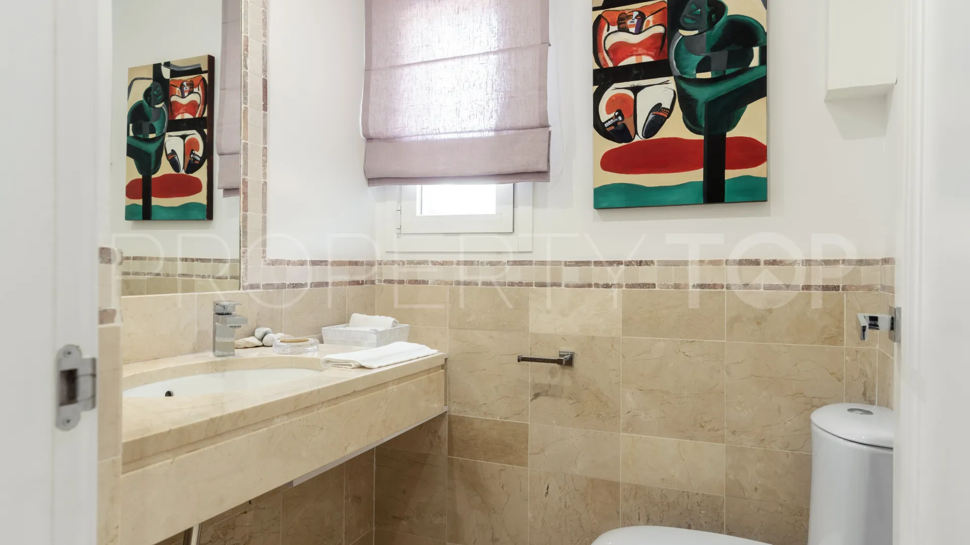 Se vende Ático en Nueva Andalucia con 3 dormitorios