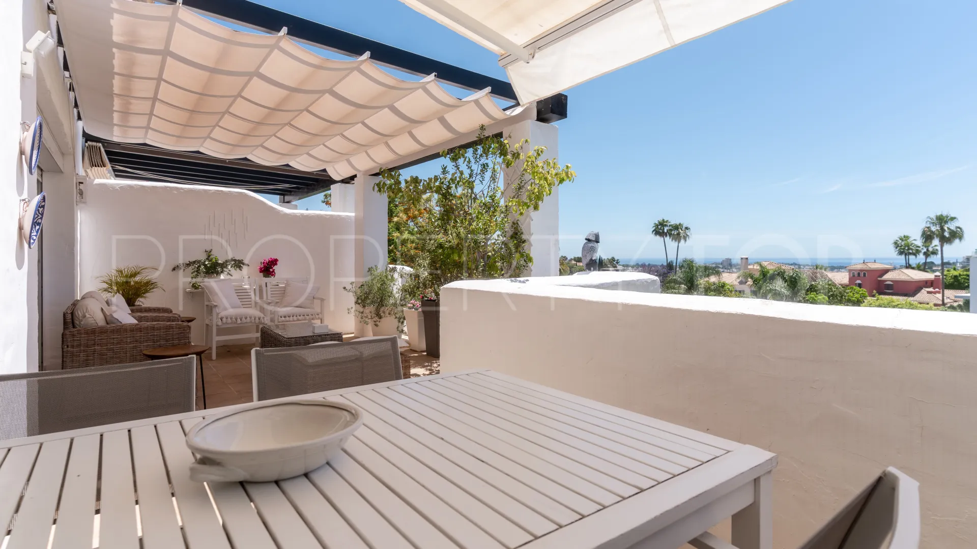 Se vende Ático en Nueva Andalucia con 3 dormitorios