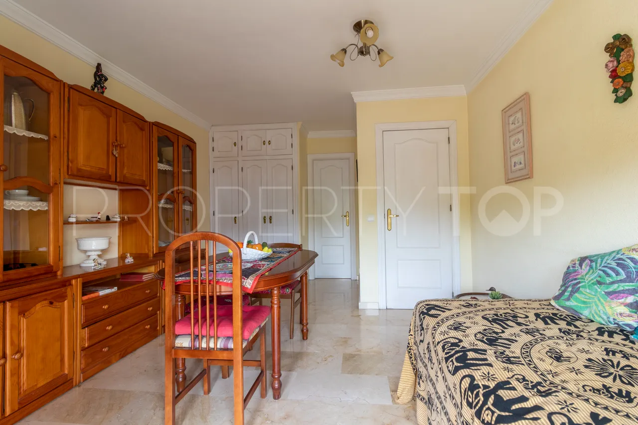 Estepona Ciudad, apartamento con 3 dormitorios a la venta