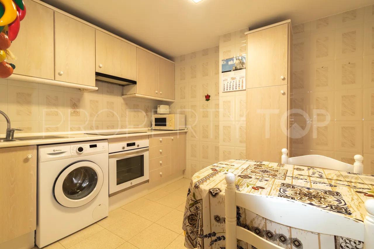 Estepona Ciudad, apartamento con 3 dormitorios a la venta