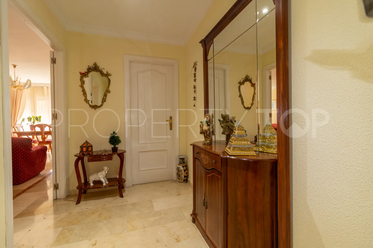 Estepona Ciudad, apartamento con 3 dormitorios a la venta