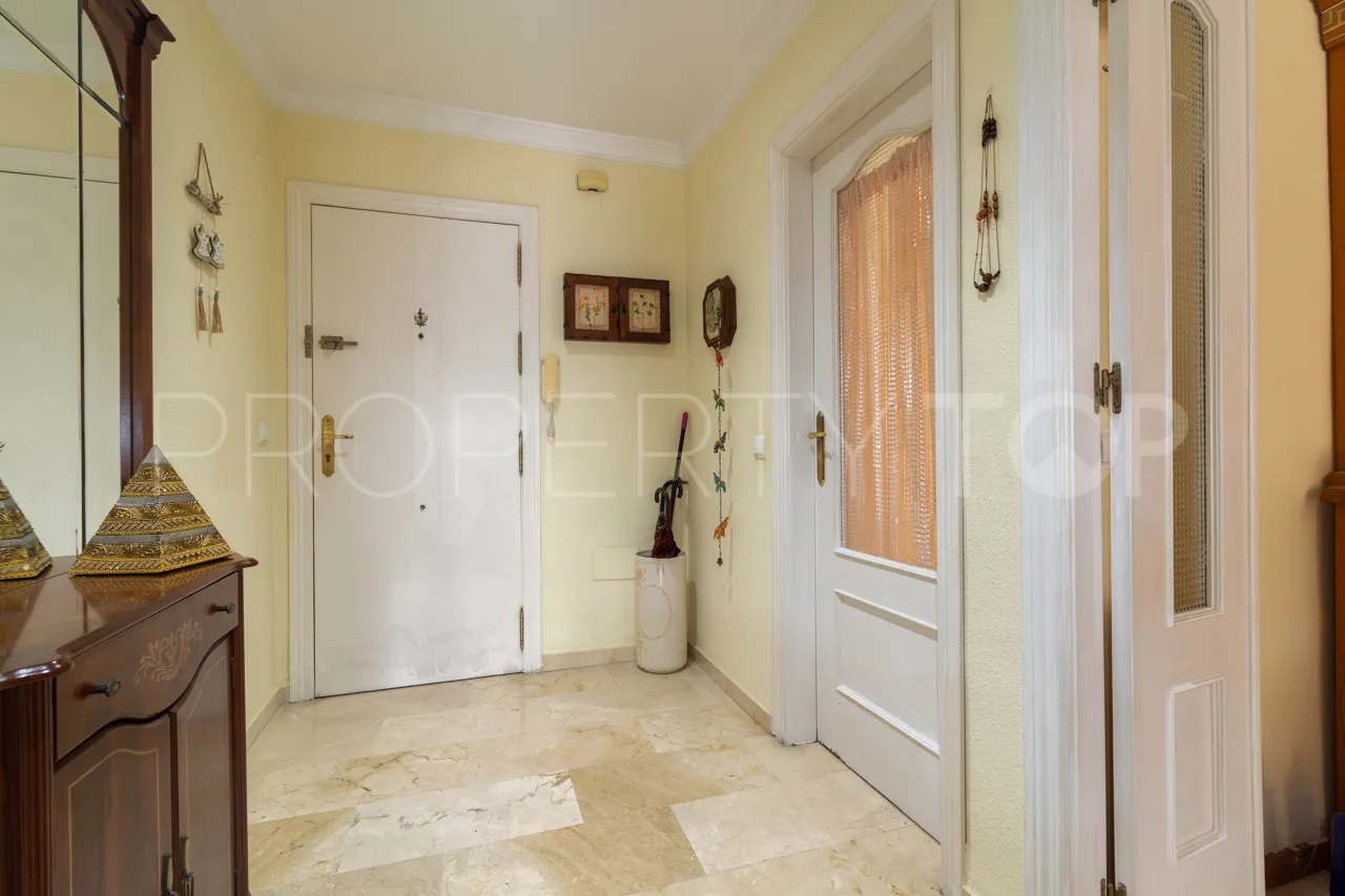 Estepona Ciudad, apartamento con 3 dormitorios a la venta