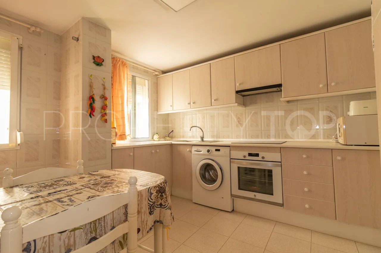 Estepona Ciudad, apartamento con 3 dormitorios a la venta
