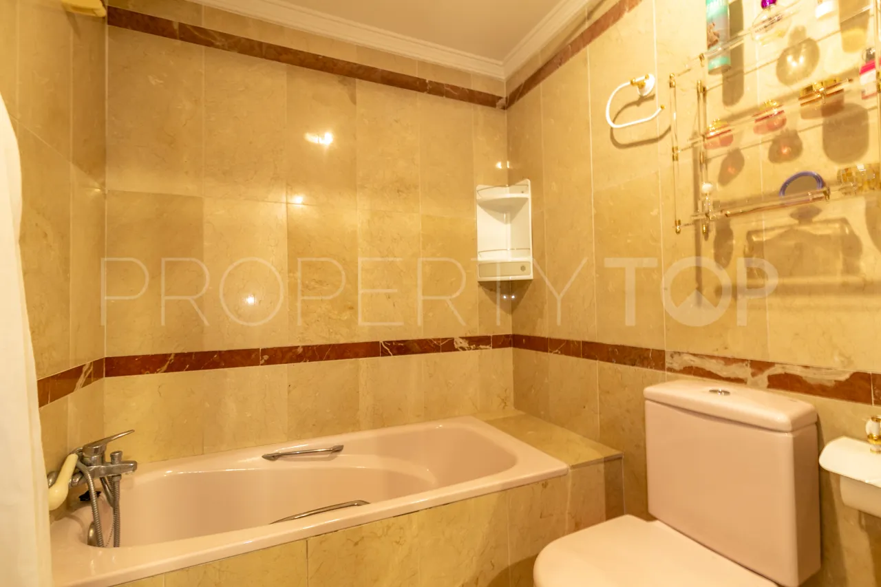 Estepona Ciudad, apartamento con 3 dormitorios a la venta