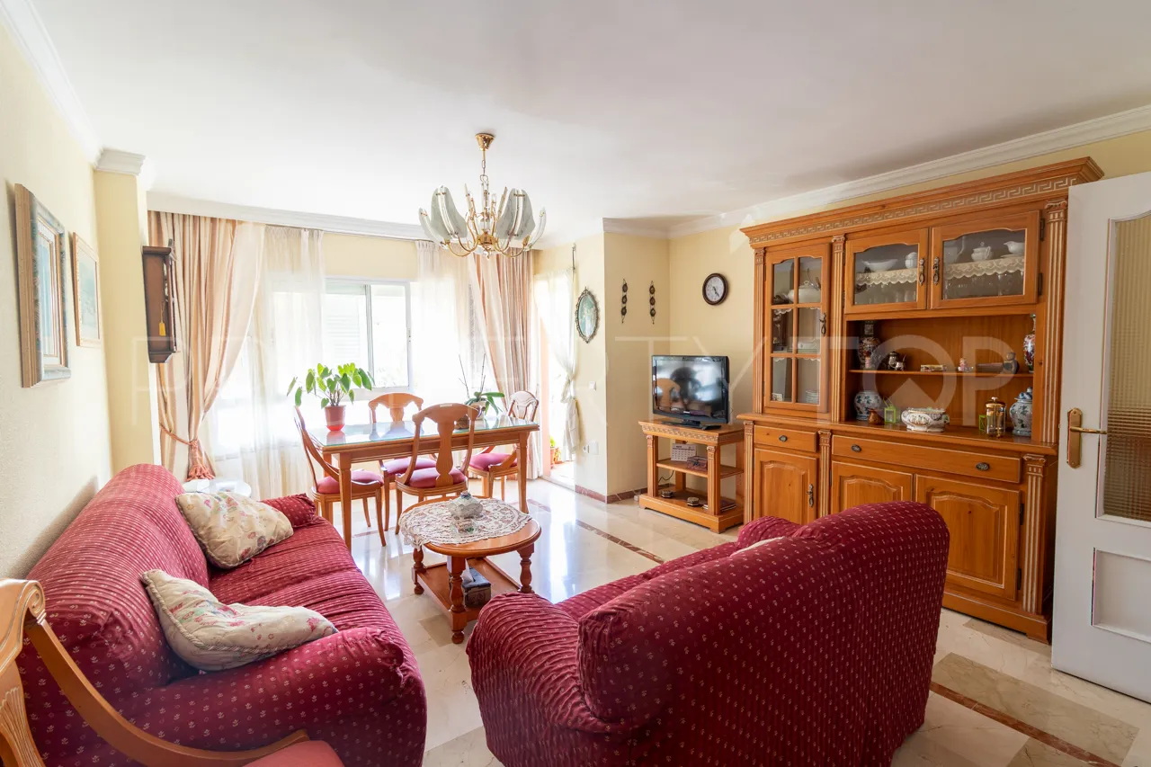 Estepona Ciudad, apartamento con 3 dormitorios a la venta