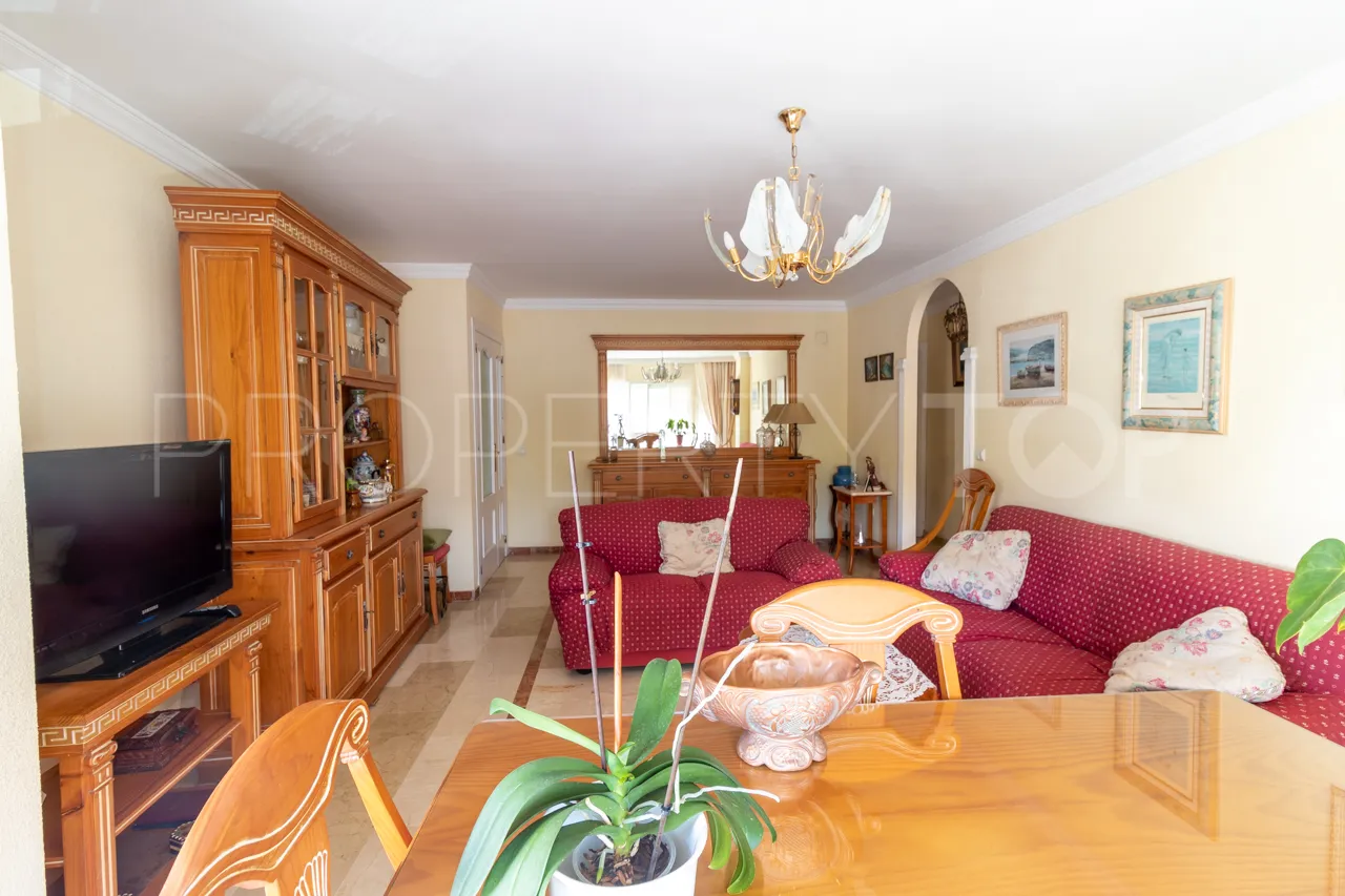 Estepona Ciudad, apartamento con 3 dormitorios a la venta